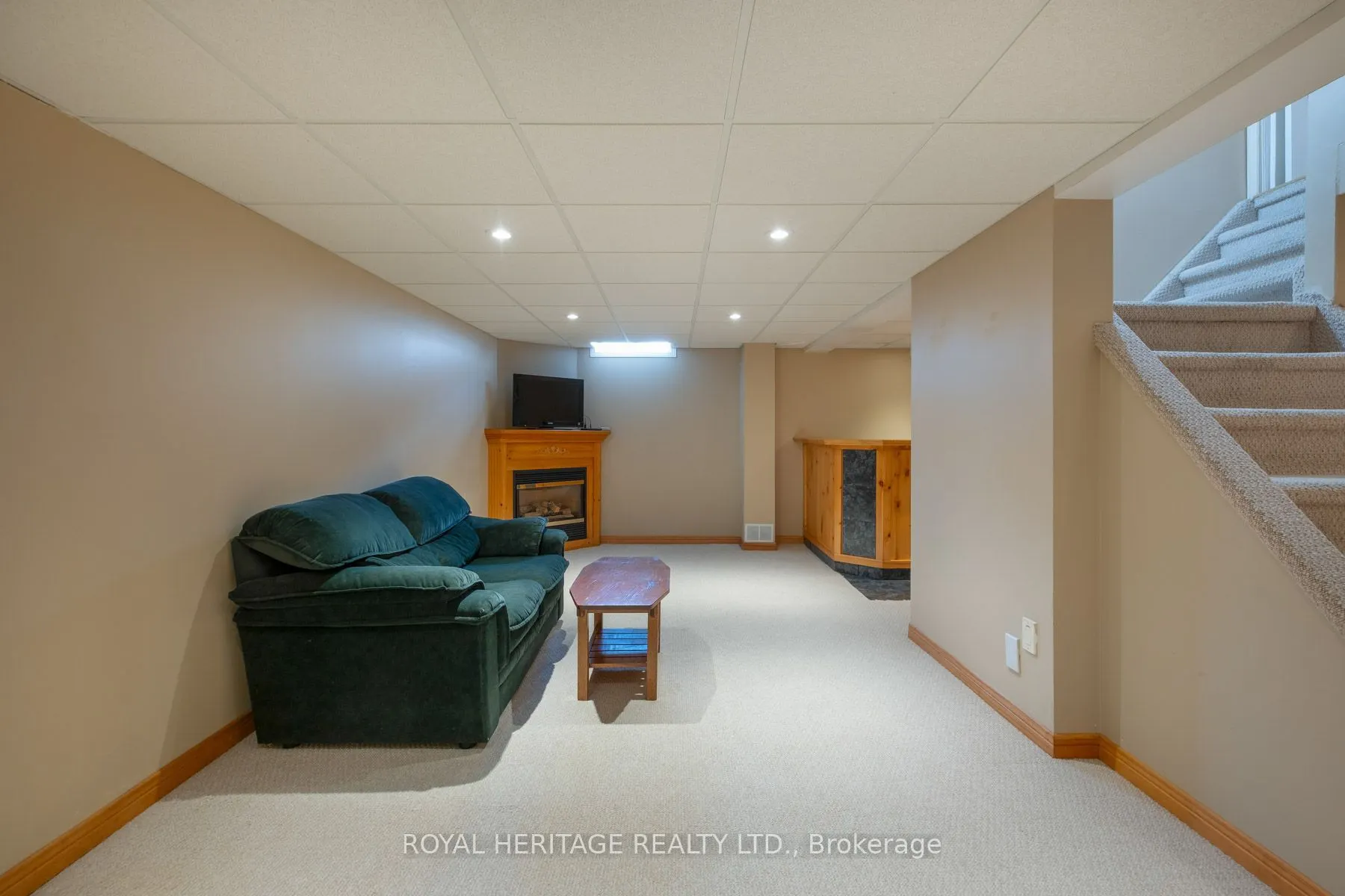 8 Dakin Drive