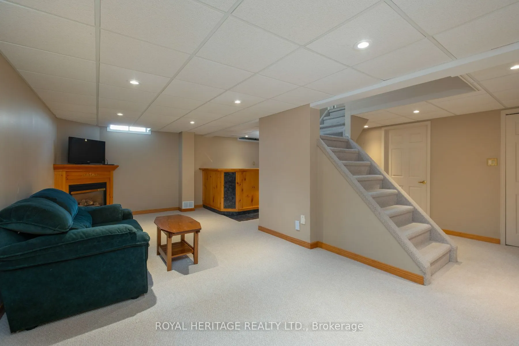 8 Dakin Drive