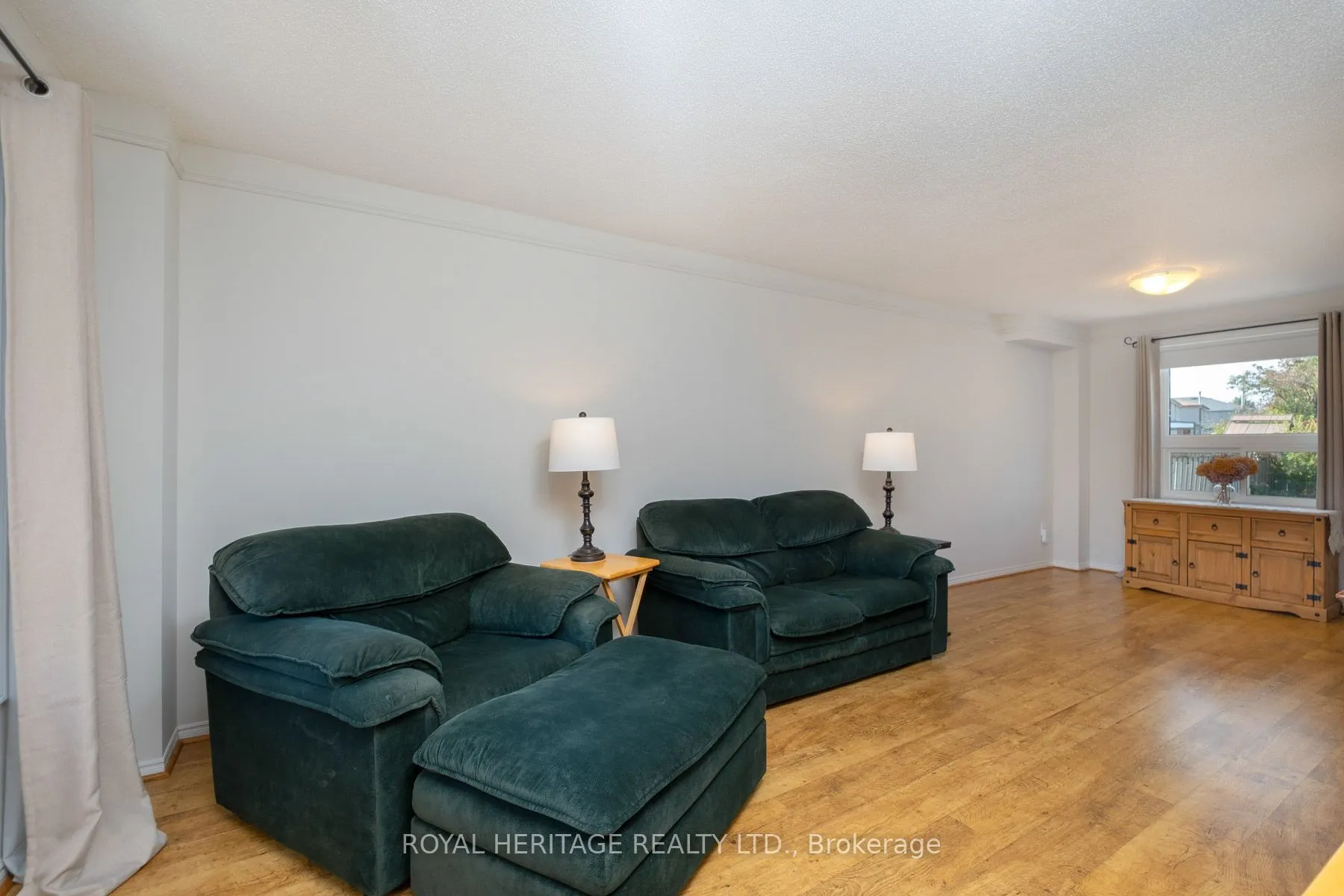 8 Dakin Drive