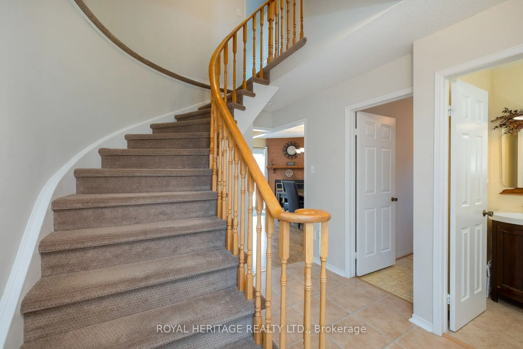 8 Dakin Drive