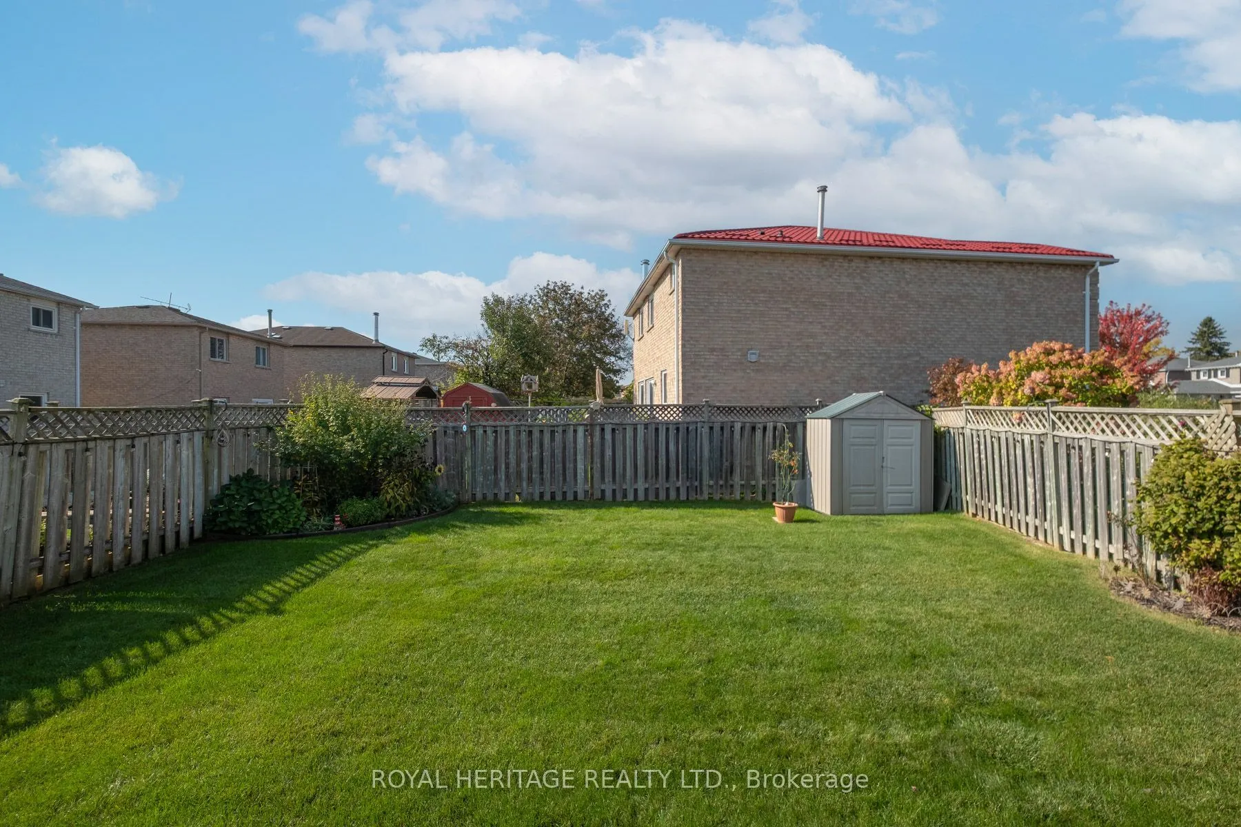 8 Dakin Drive