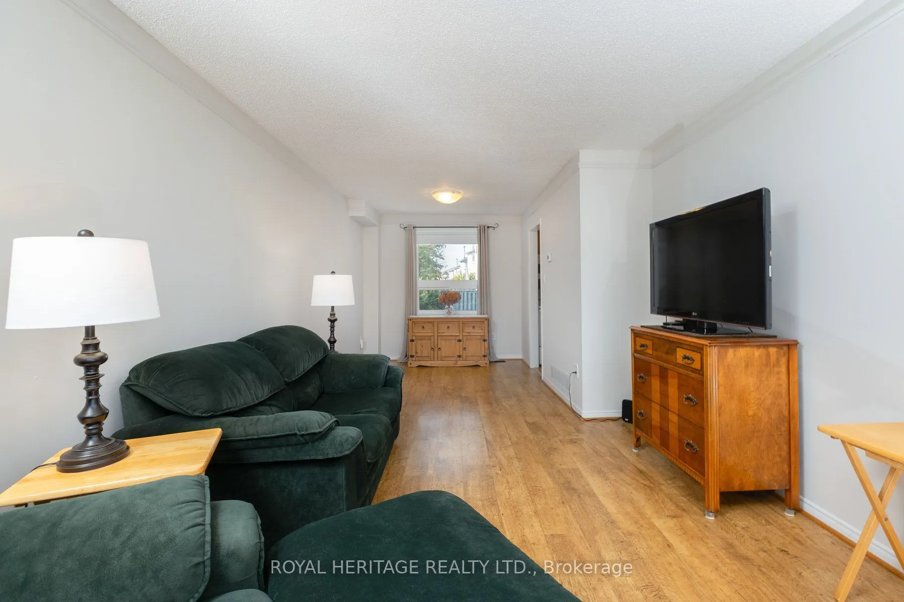 8 Dakin Drive