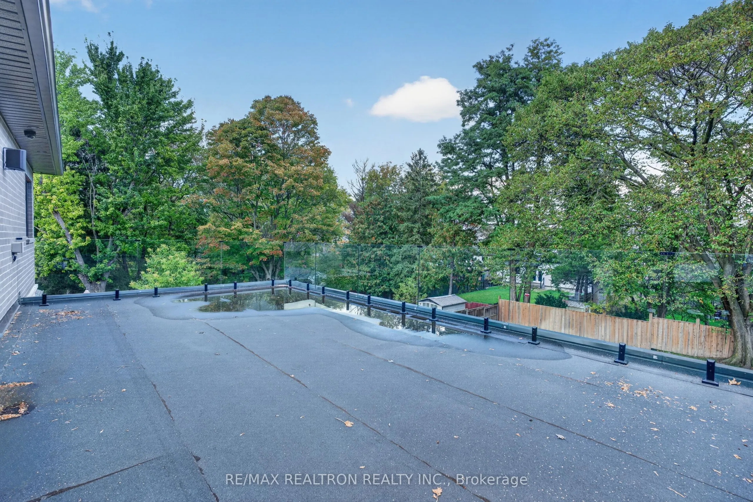 1985 Guild Road