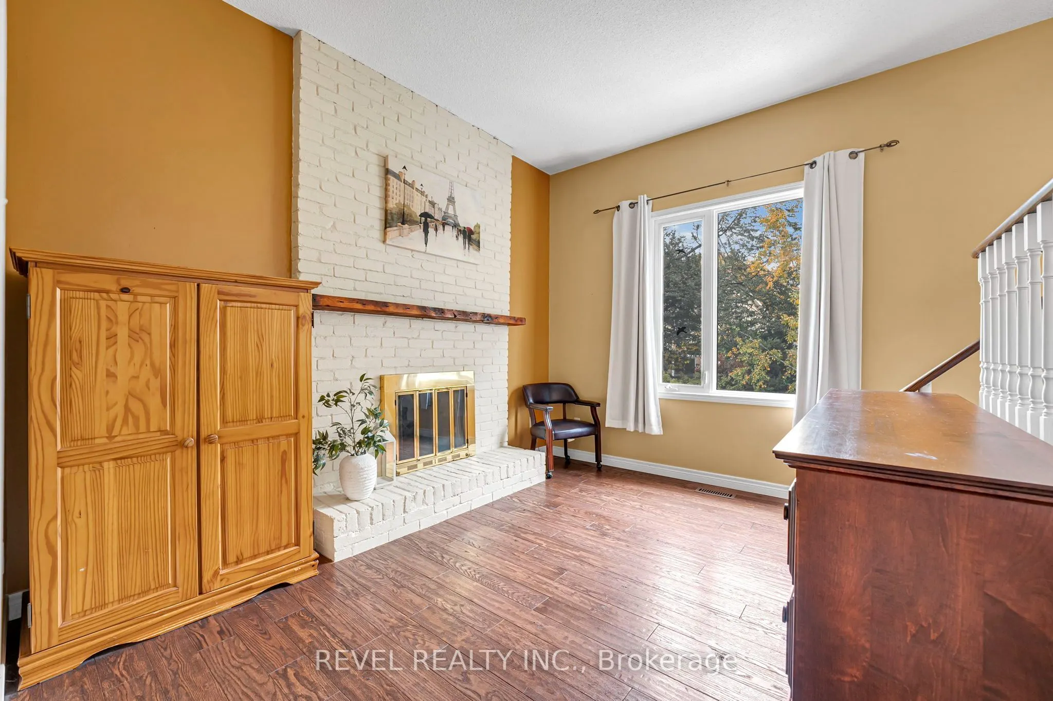806 Linden Court