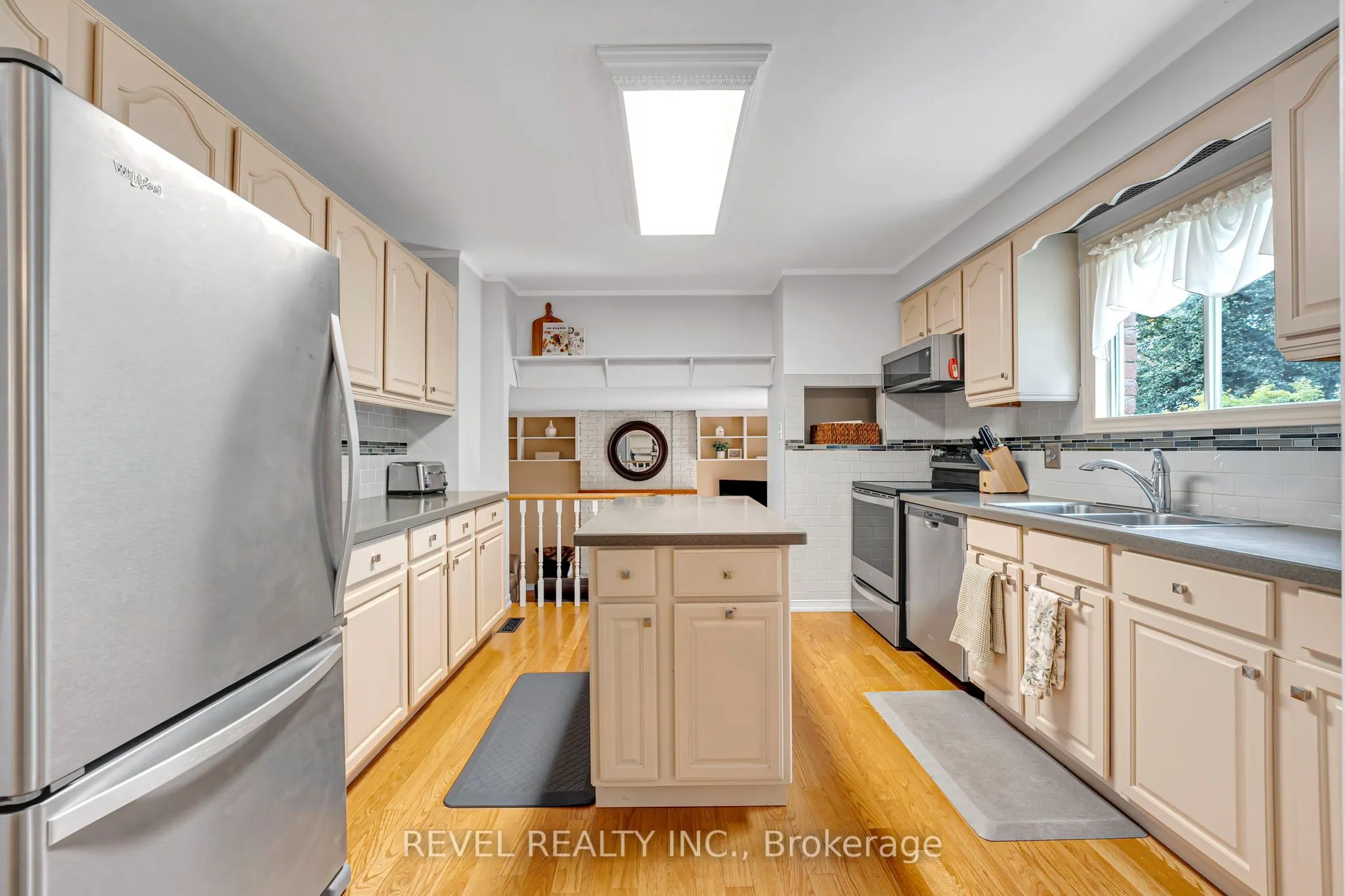 806 Linden Court