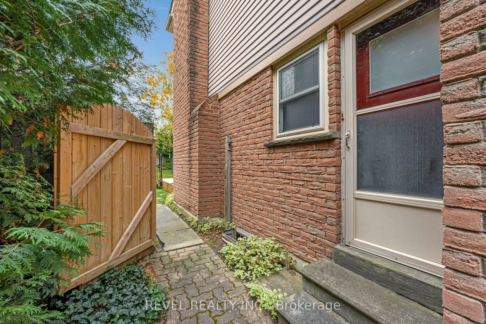 806 Linden Court