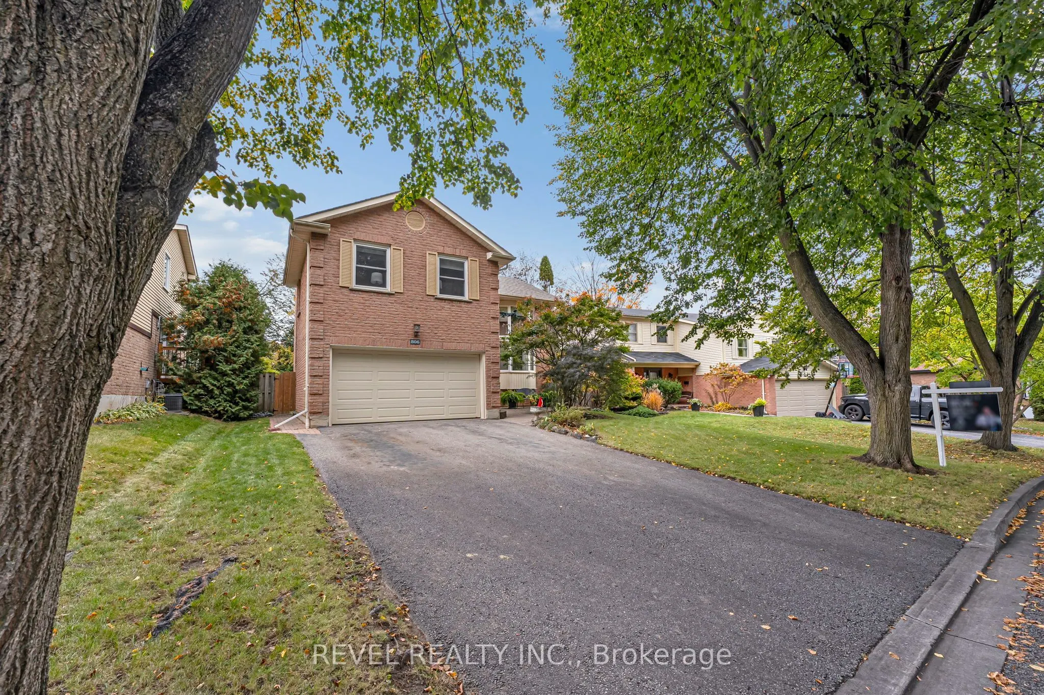 806 Linden Court