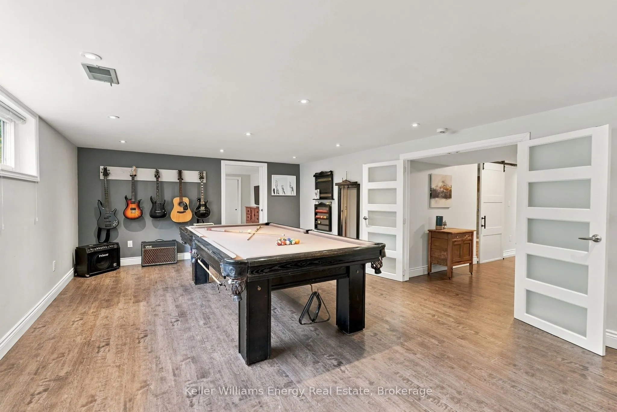 950 Swiss Heights