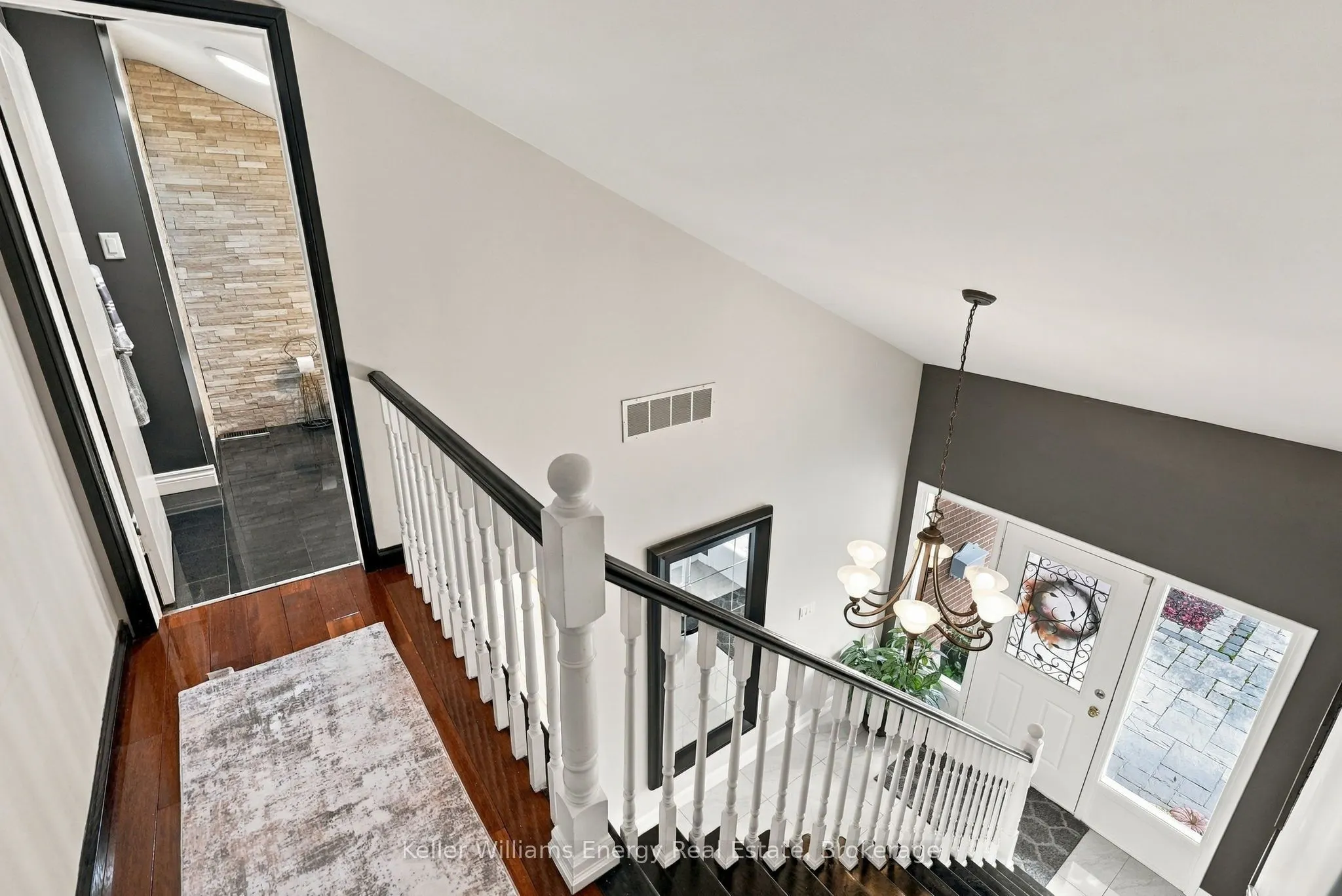 950 Swiss Heights