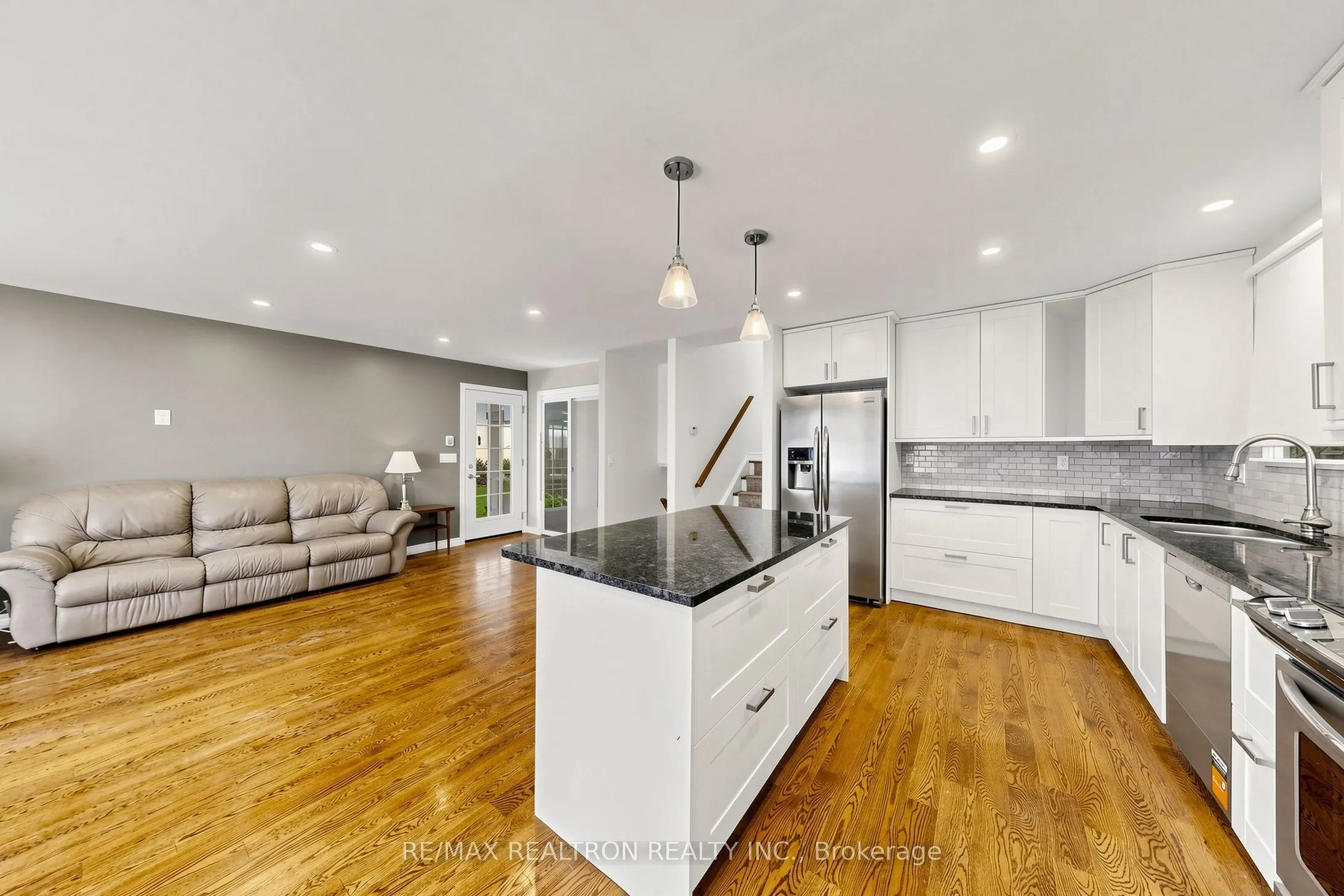 98 Thorncliffe Street