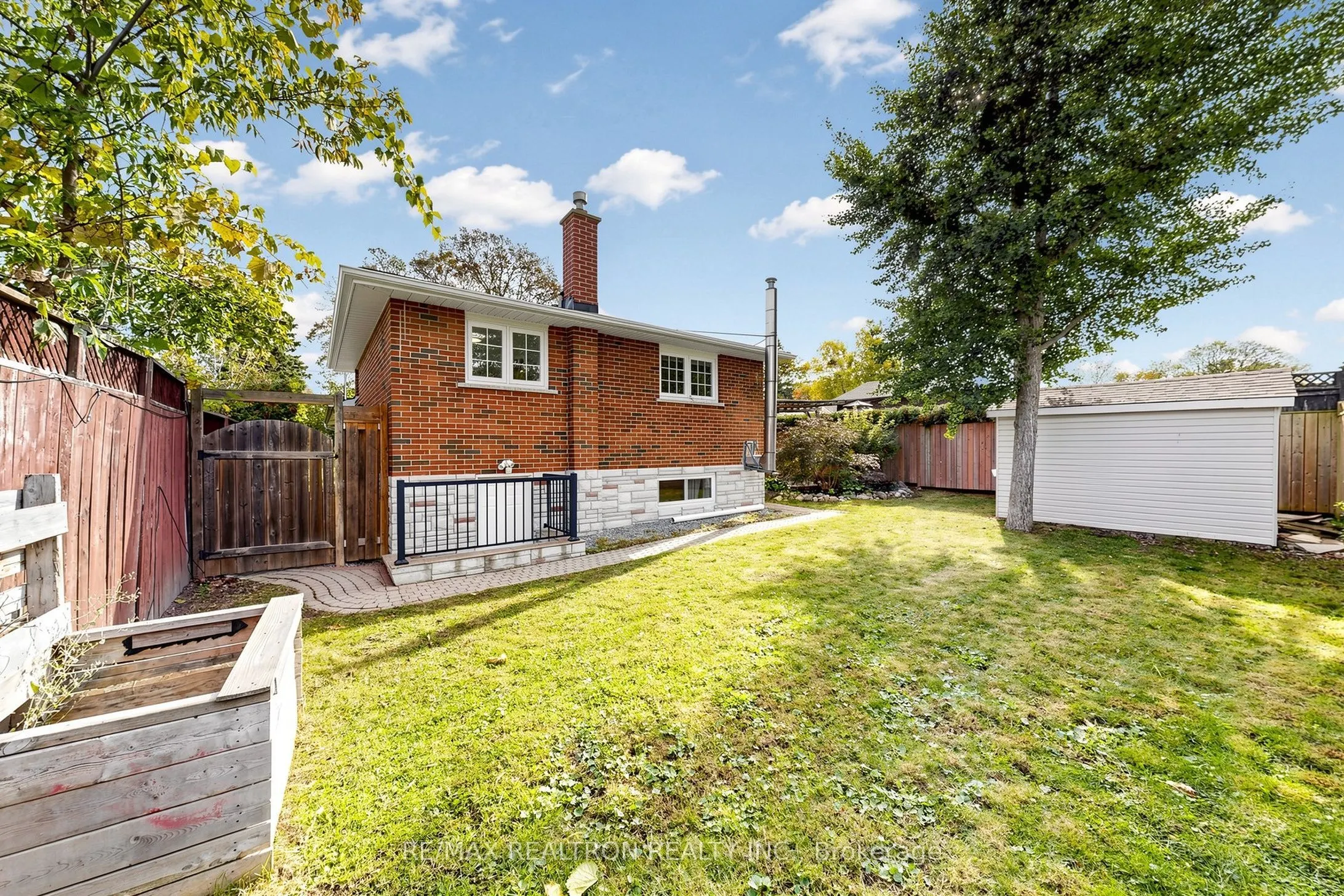 98 Thorncliffe Street