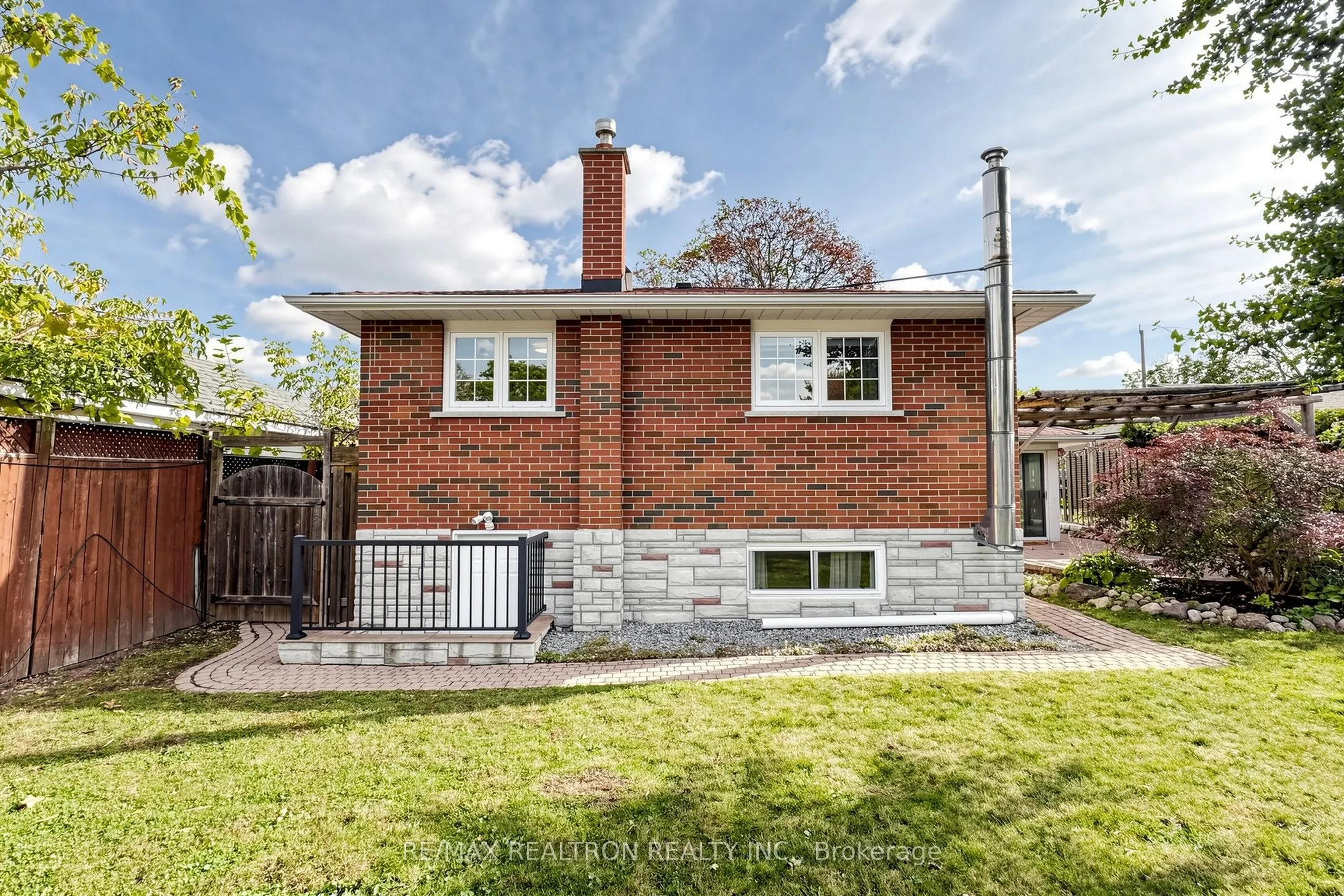 98 Thorncliffe Street