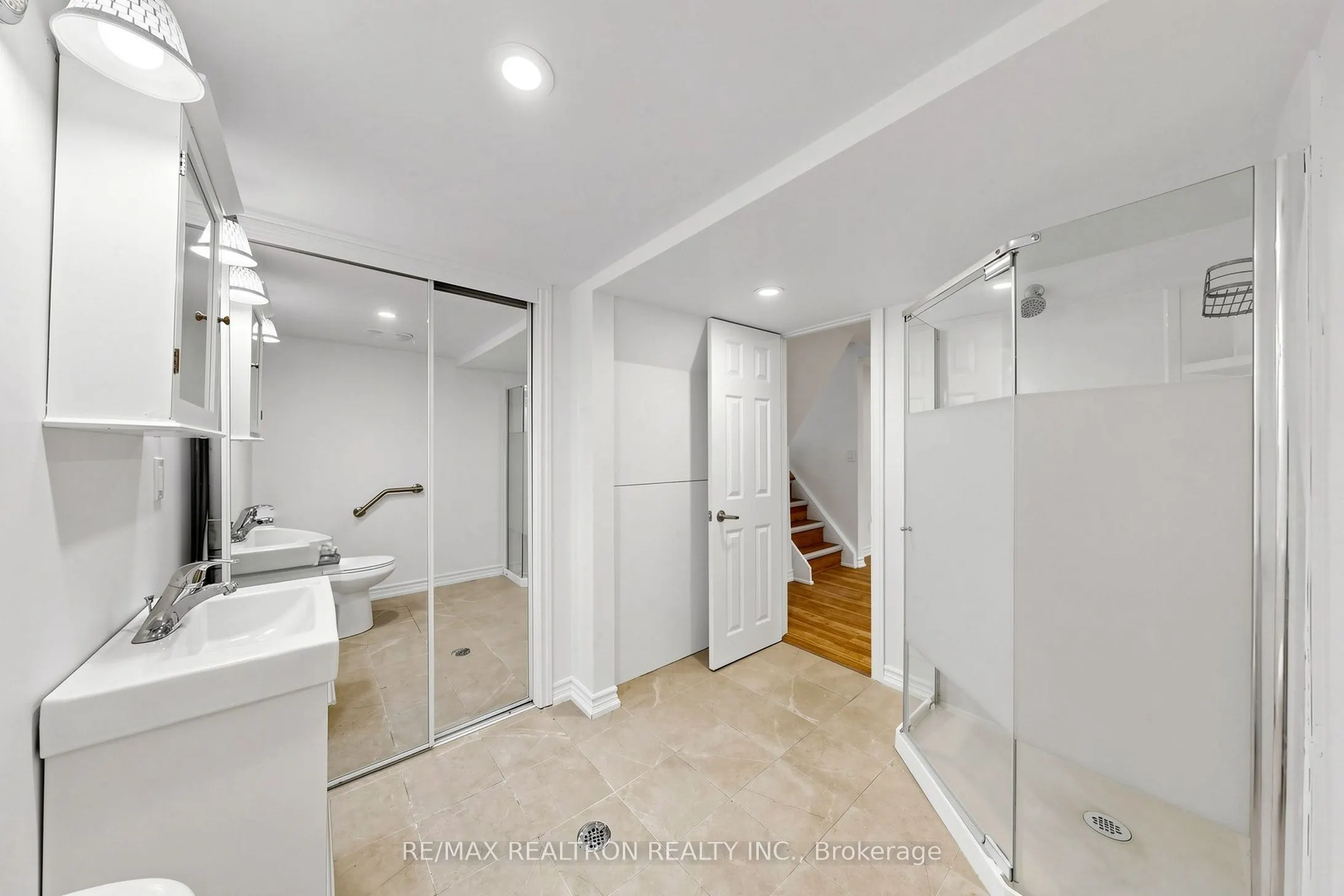 98 Thorncliffe Street