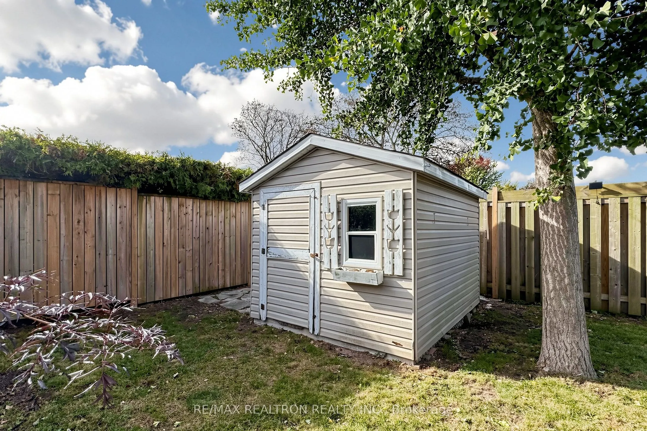 98 Thorncliffe Street
