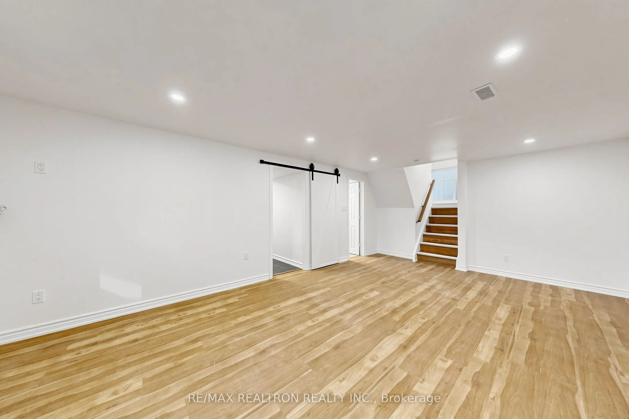 98 Thorncliffe Street