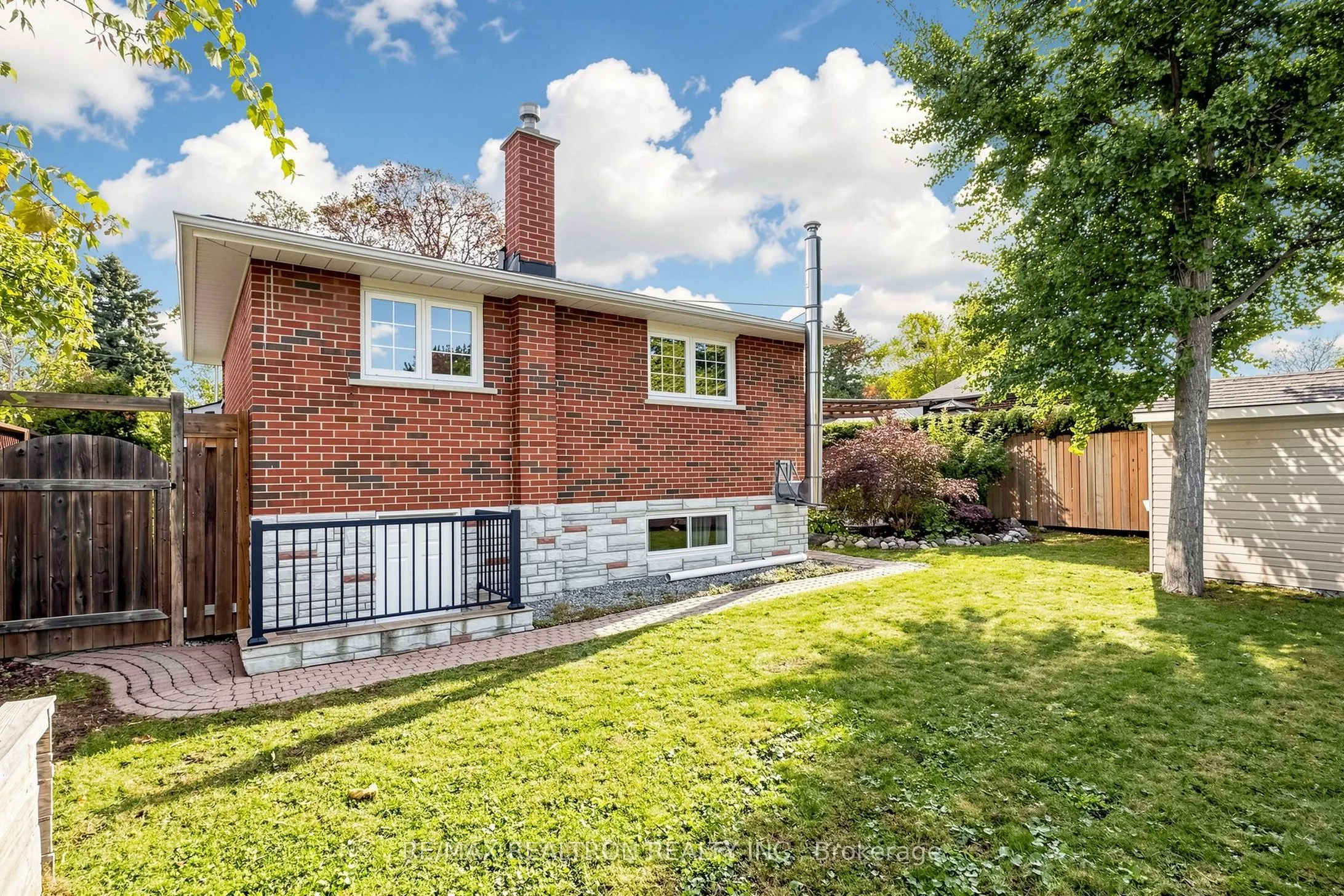 98 Thorncliffe Street