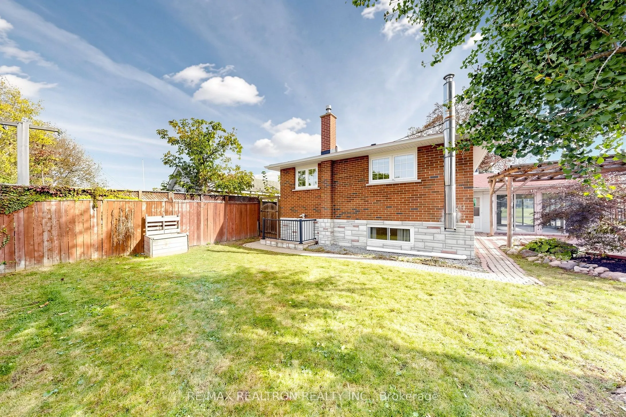 98 Thorncliffe Street