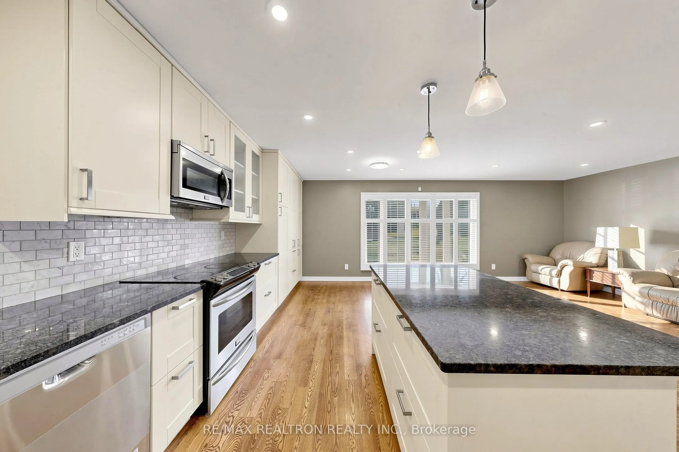 98 Thorncliffe Street