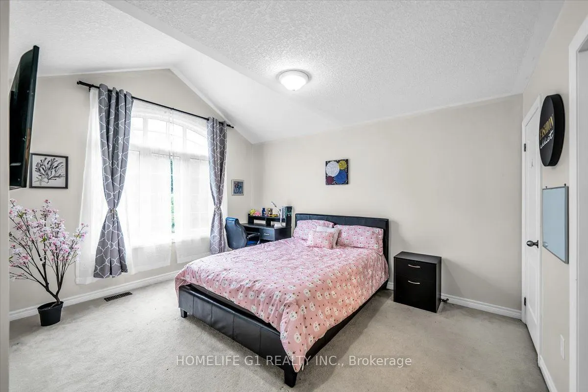 47 Holyrod Drive