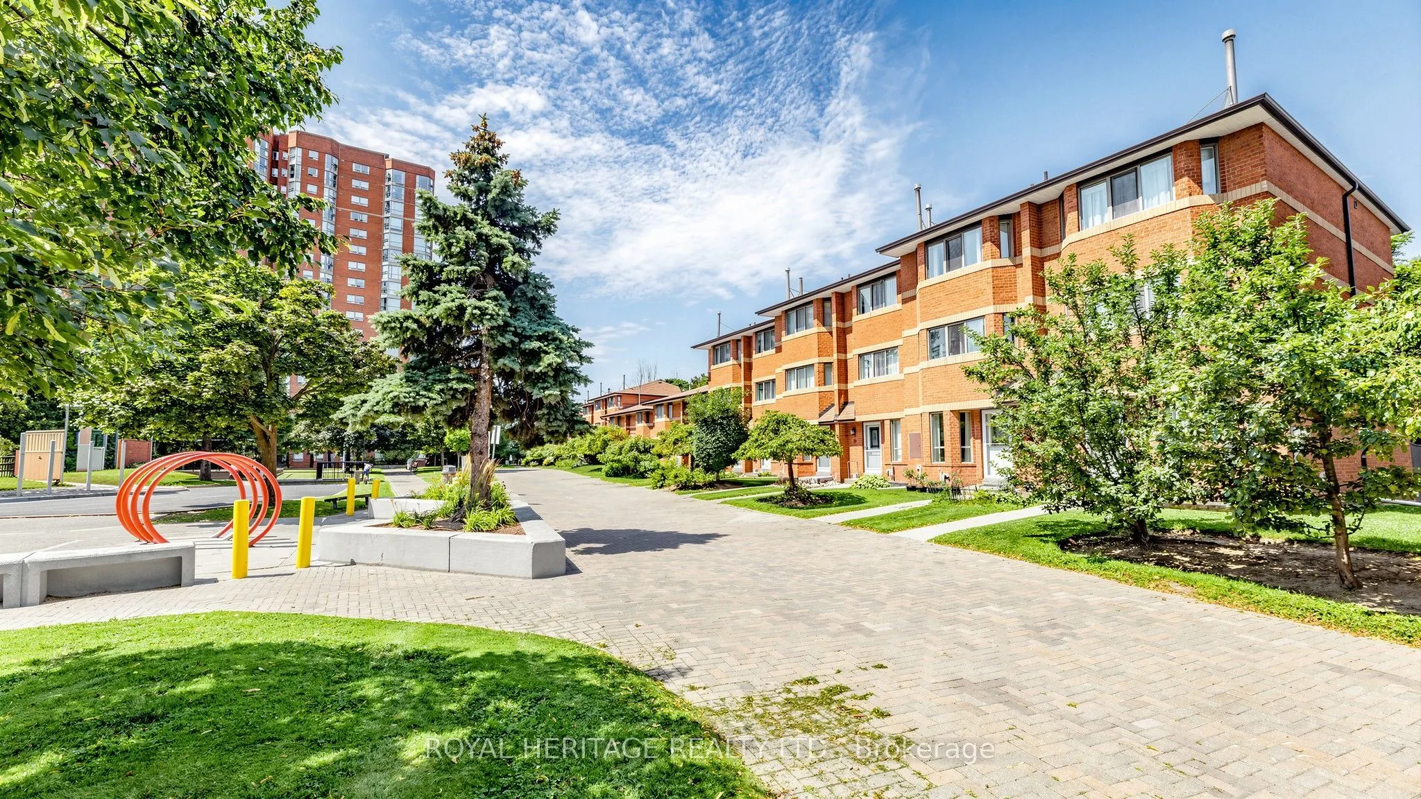 2472 Eglinton Avenue E #Th 19