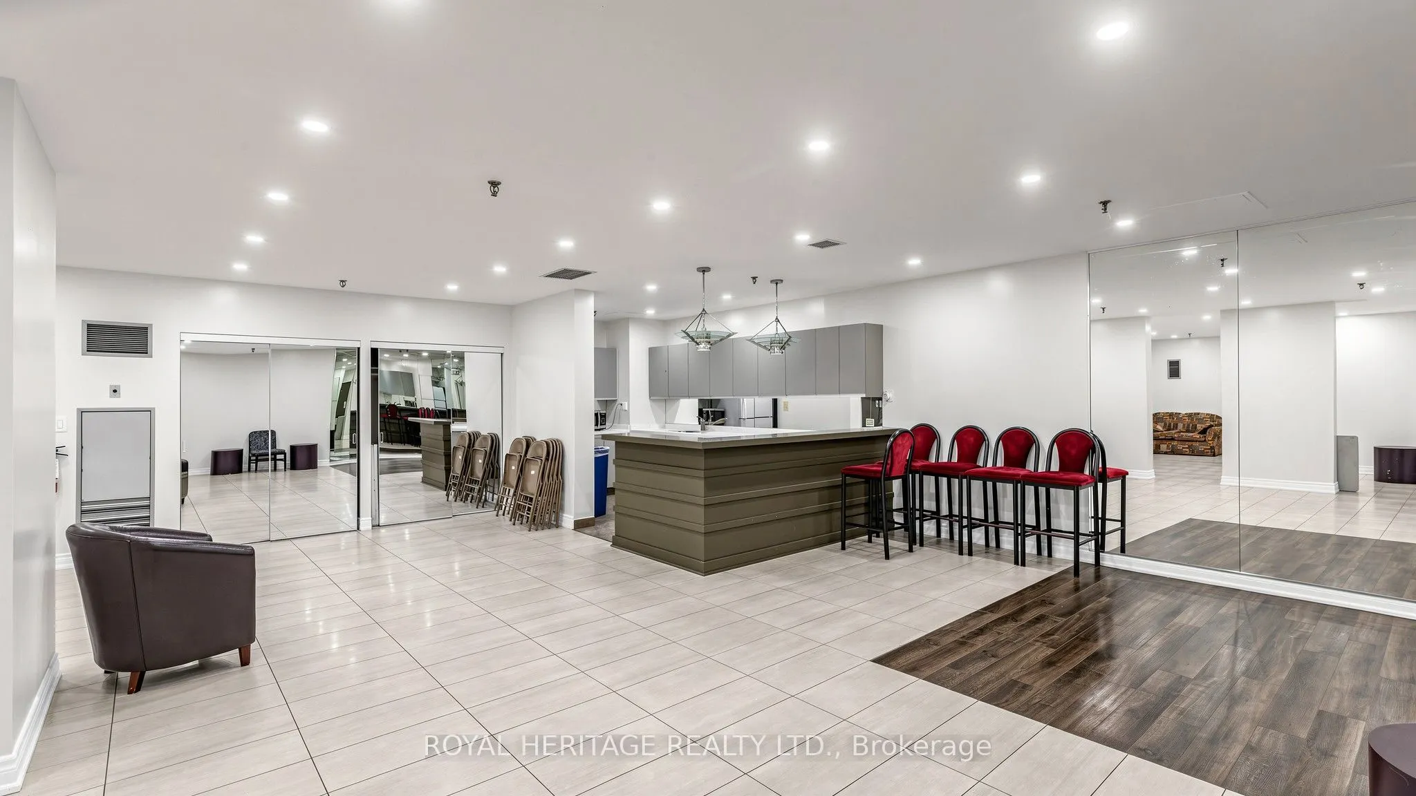 2472 Eglinton Avenue E #Th 19