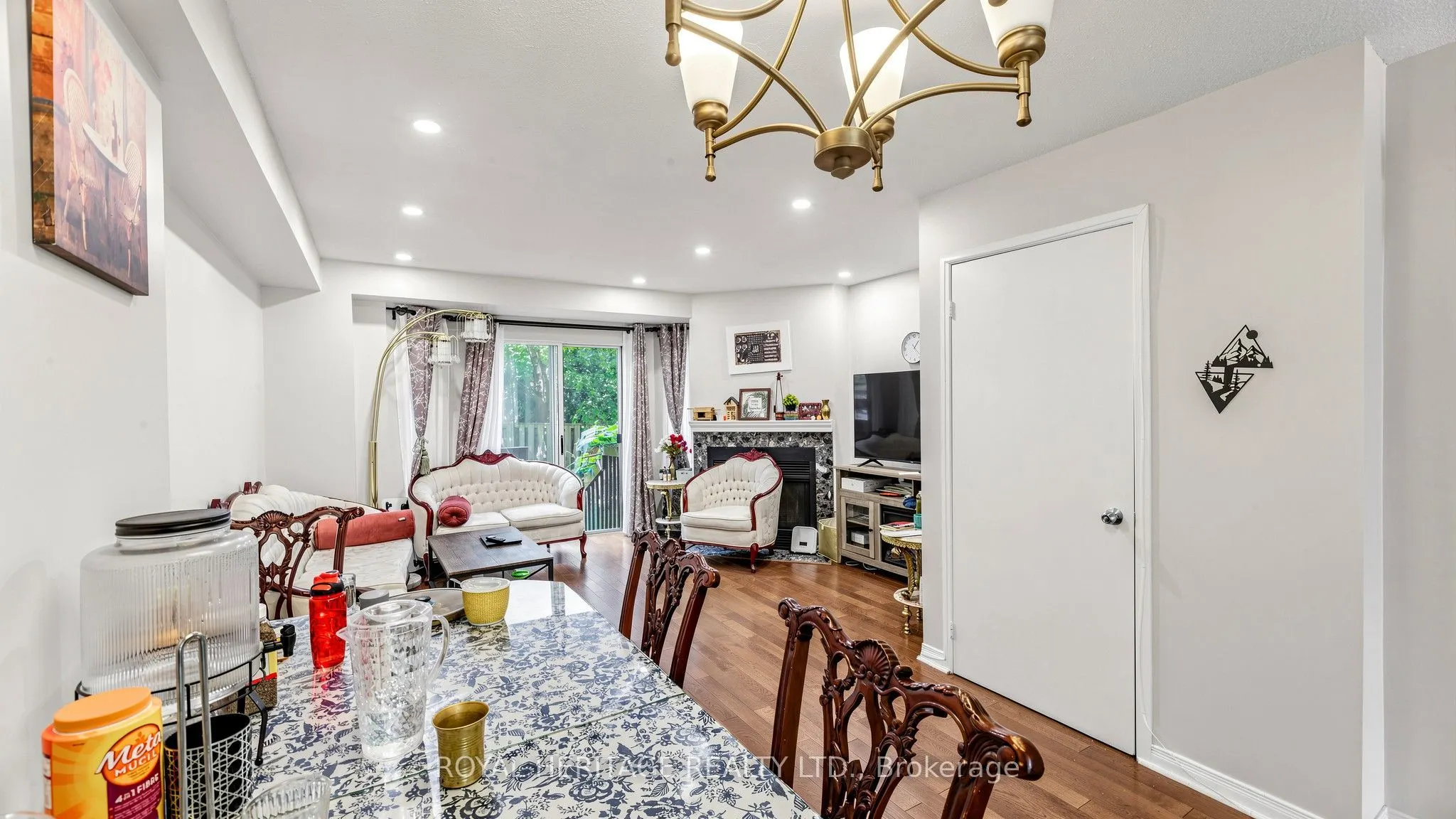 2472 Eglinton Avenue E #Th 19