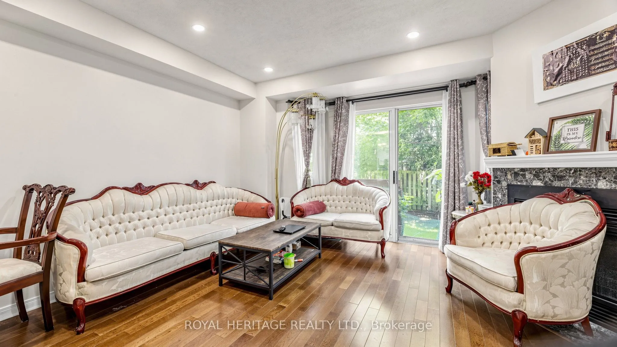 2472 Eglinton Avenue E #Th 19
