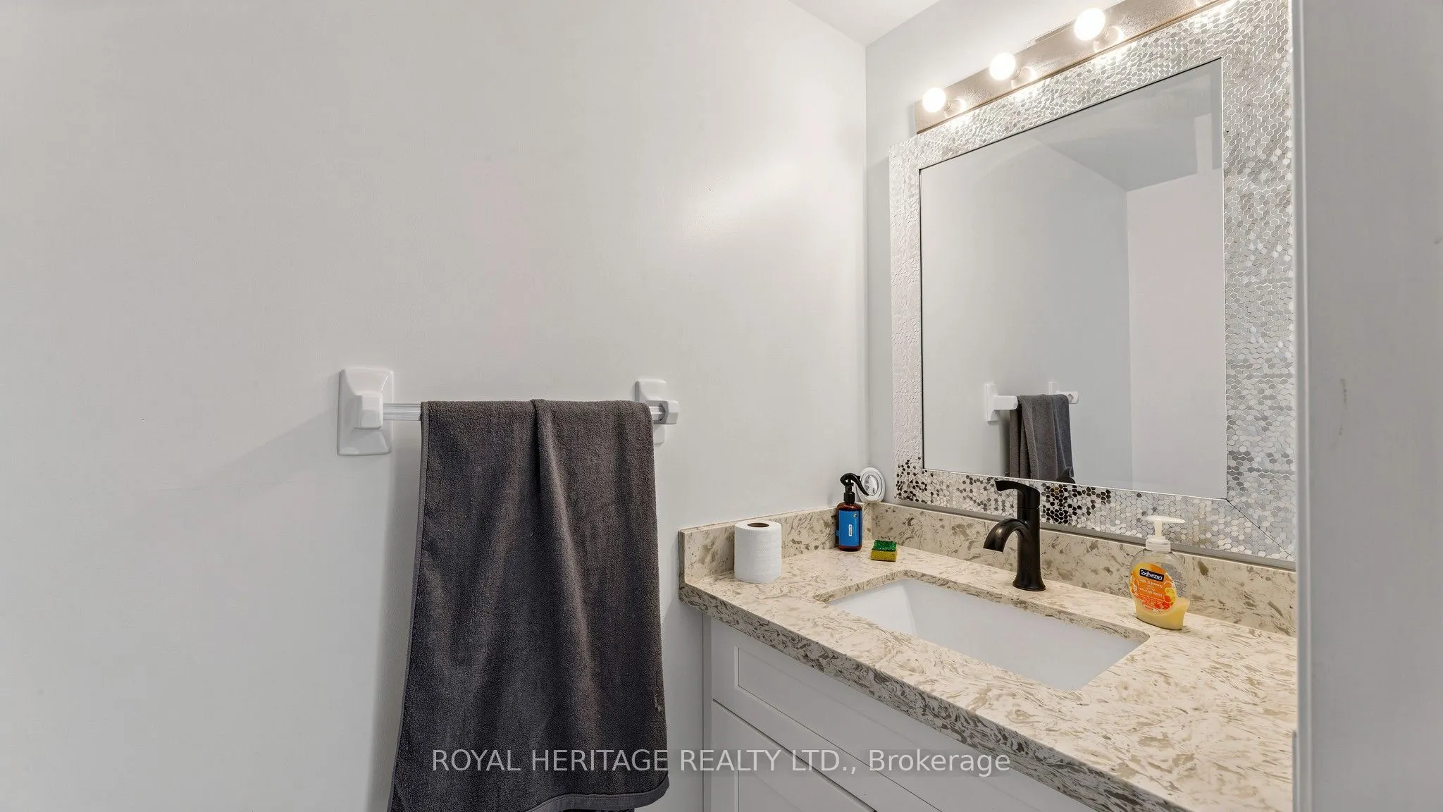 2472 Eglinton Avenue E #Th 19