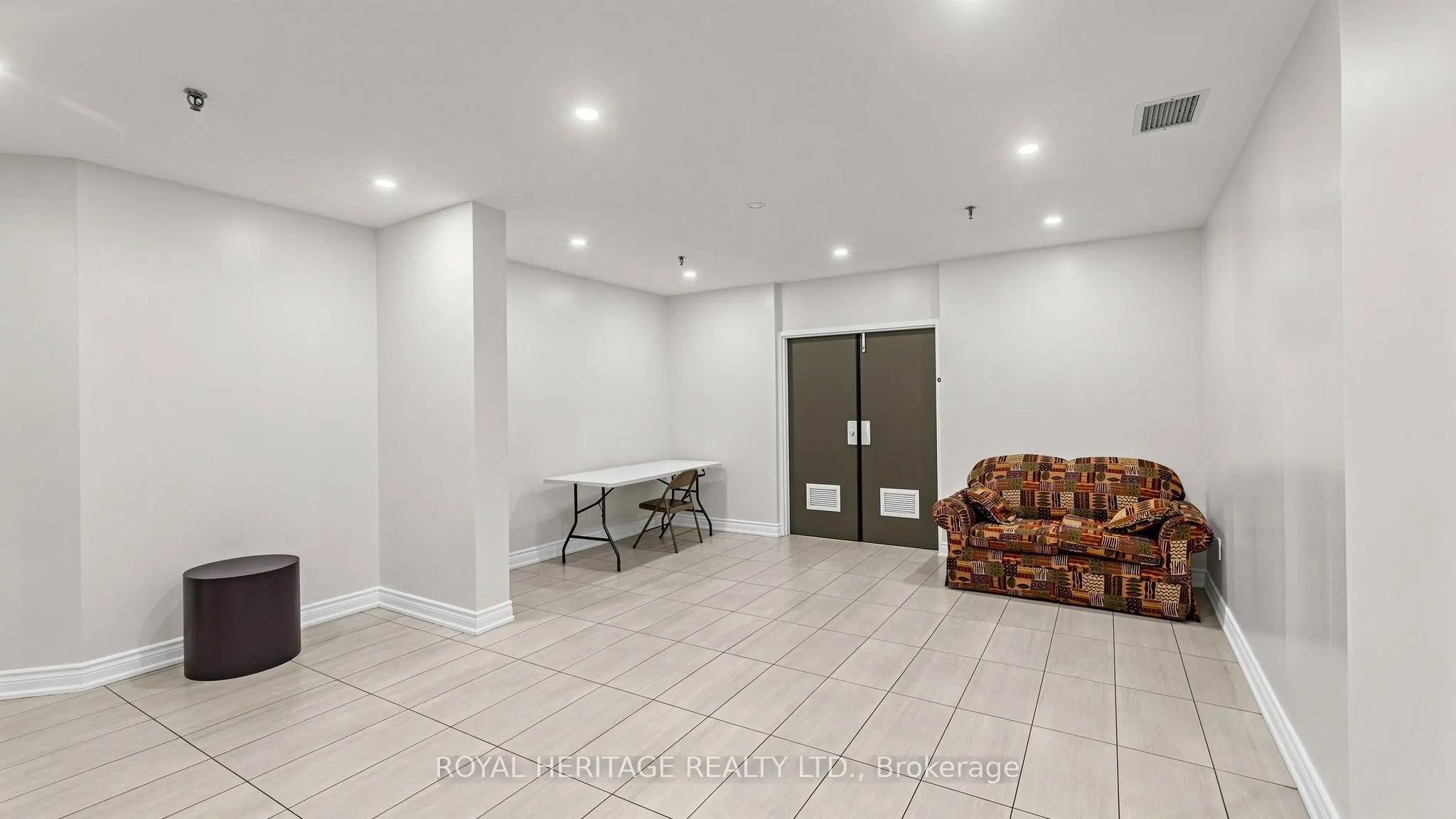 2472 Eglinton Avenue E #Th 19