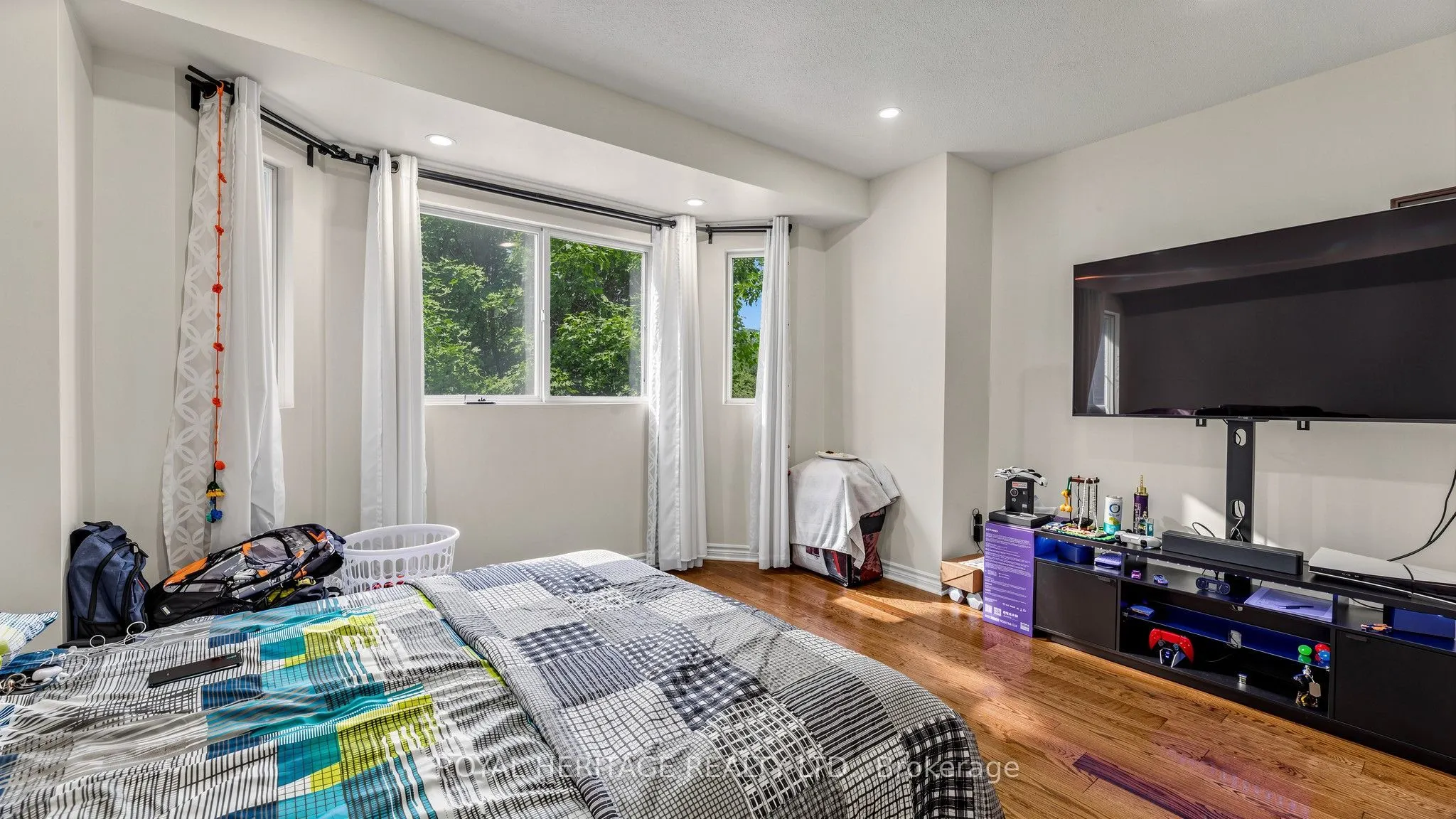 2472 Eglinton Avenue E #Th 19