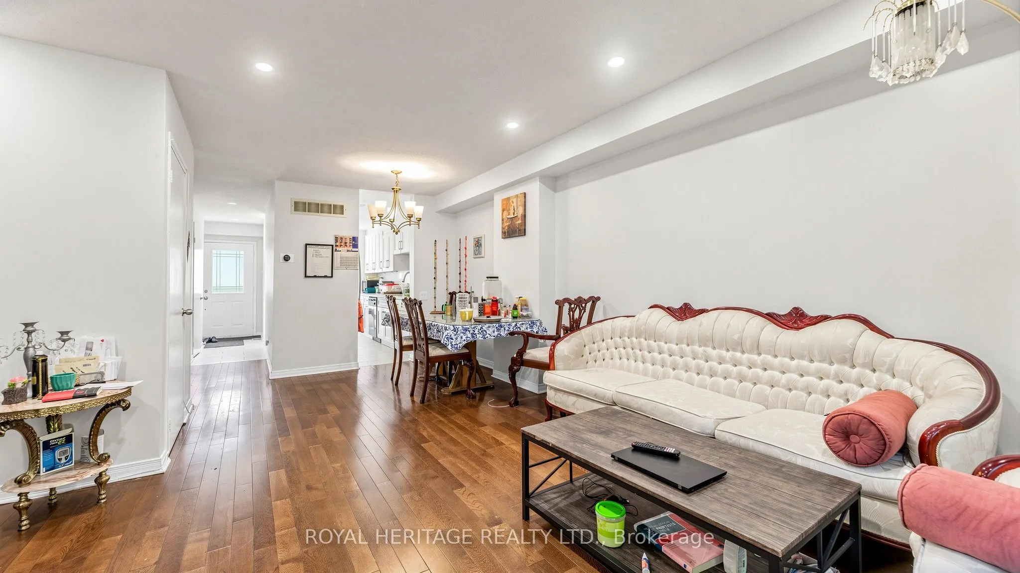 2472 Eglinton Avenue E #Th 19
