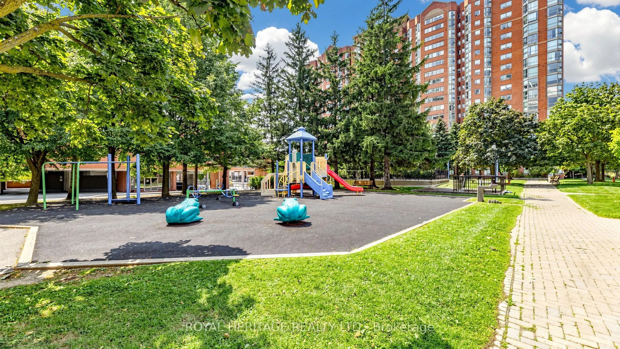 2472 Eglinton Avenue E #Th 19