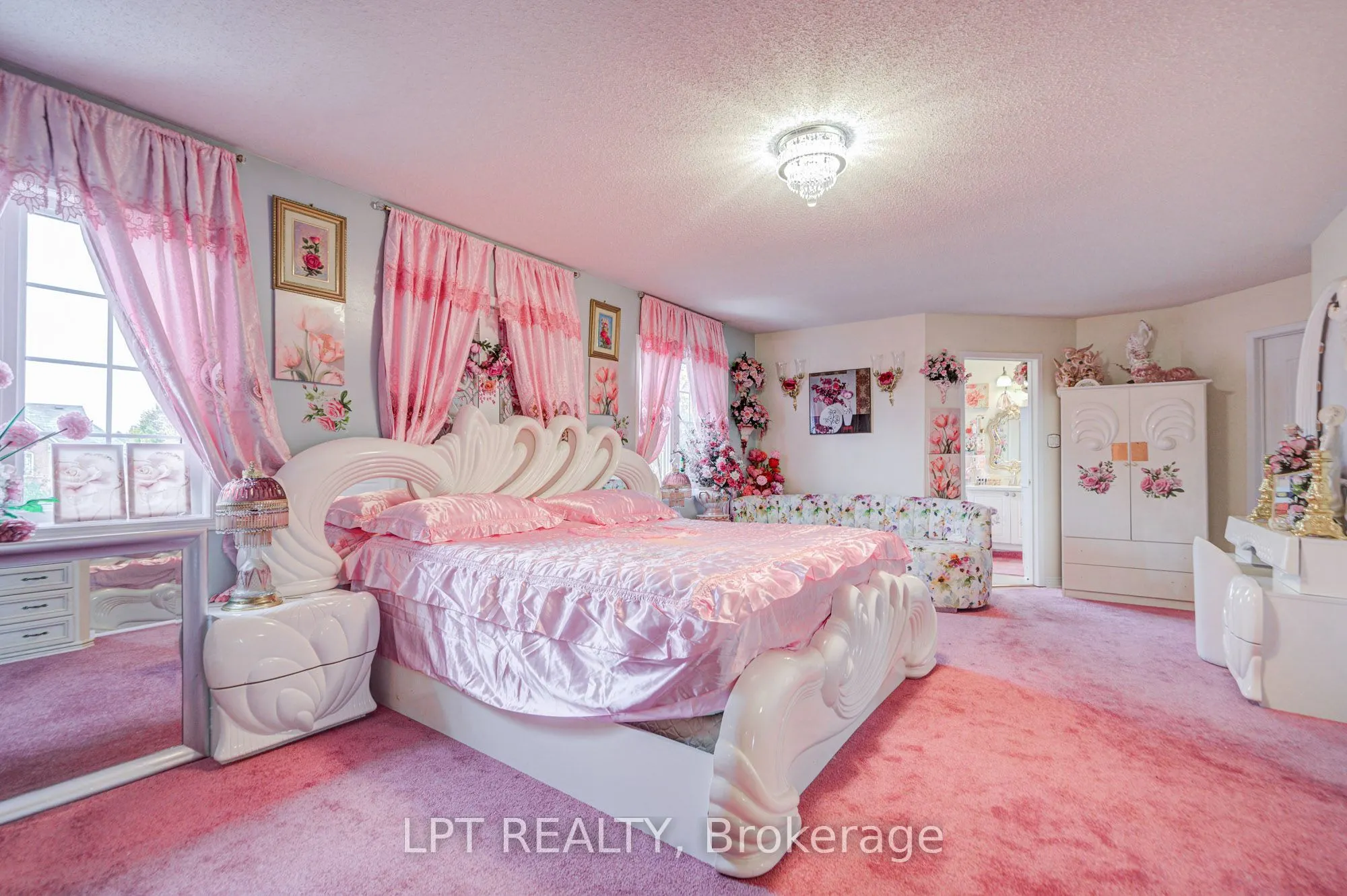69 Westacott Crescent