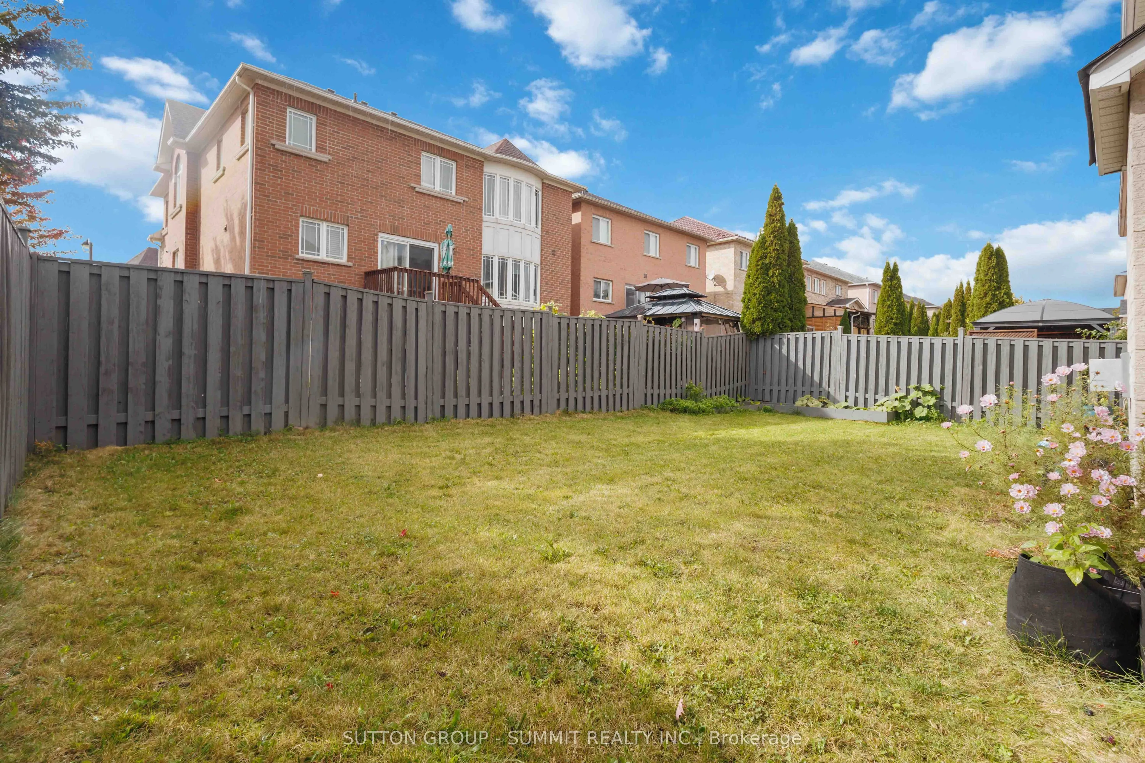 4 Teasdale Street