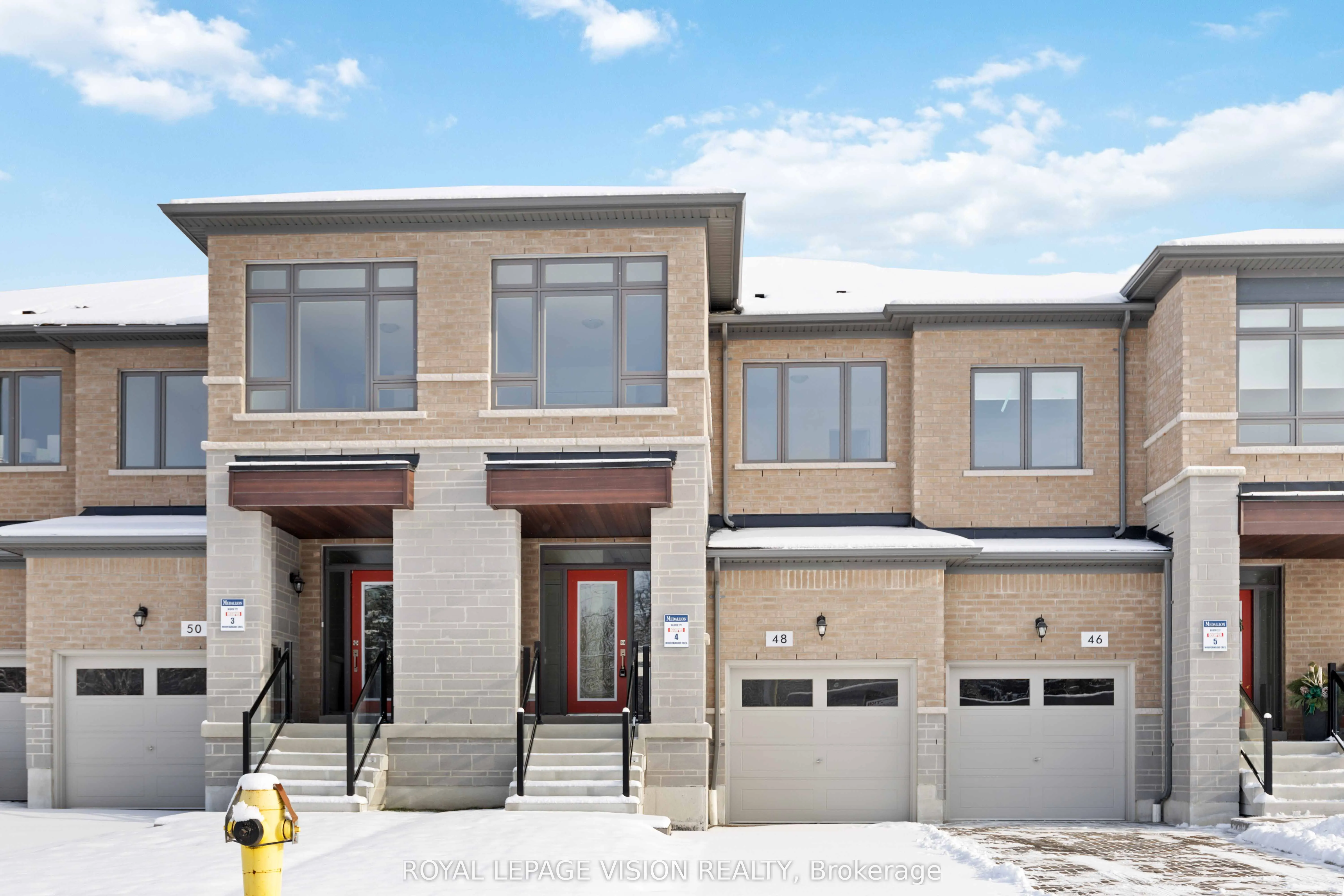 48 Mountainside Crescent