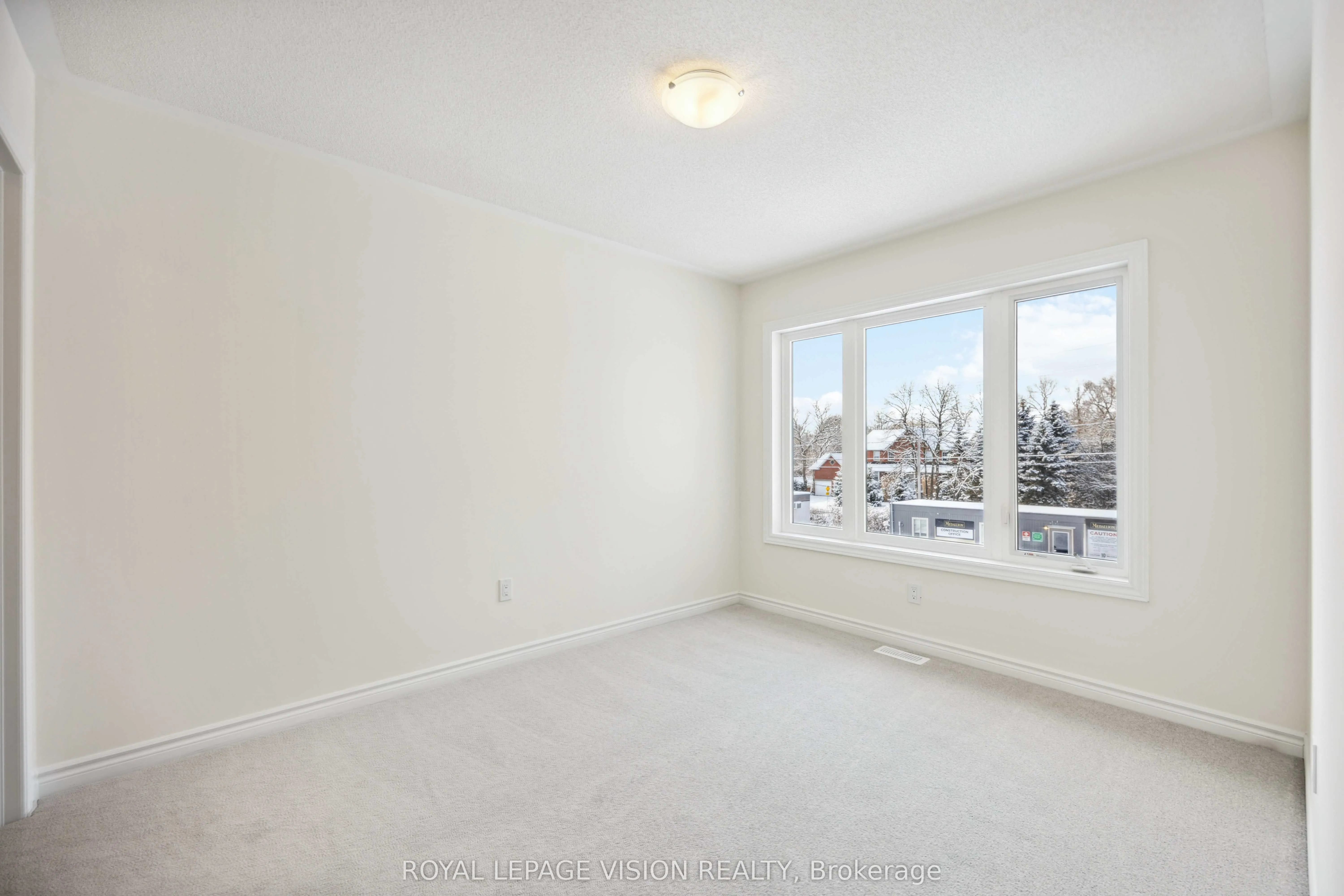 48 Mountainside Crescent