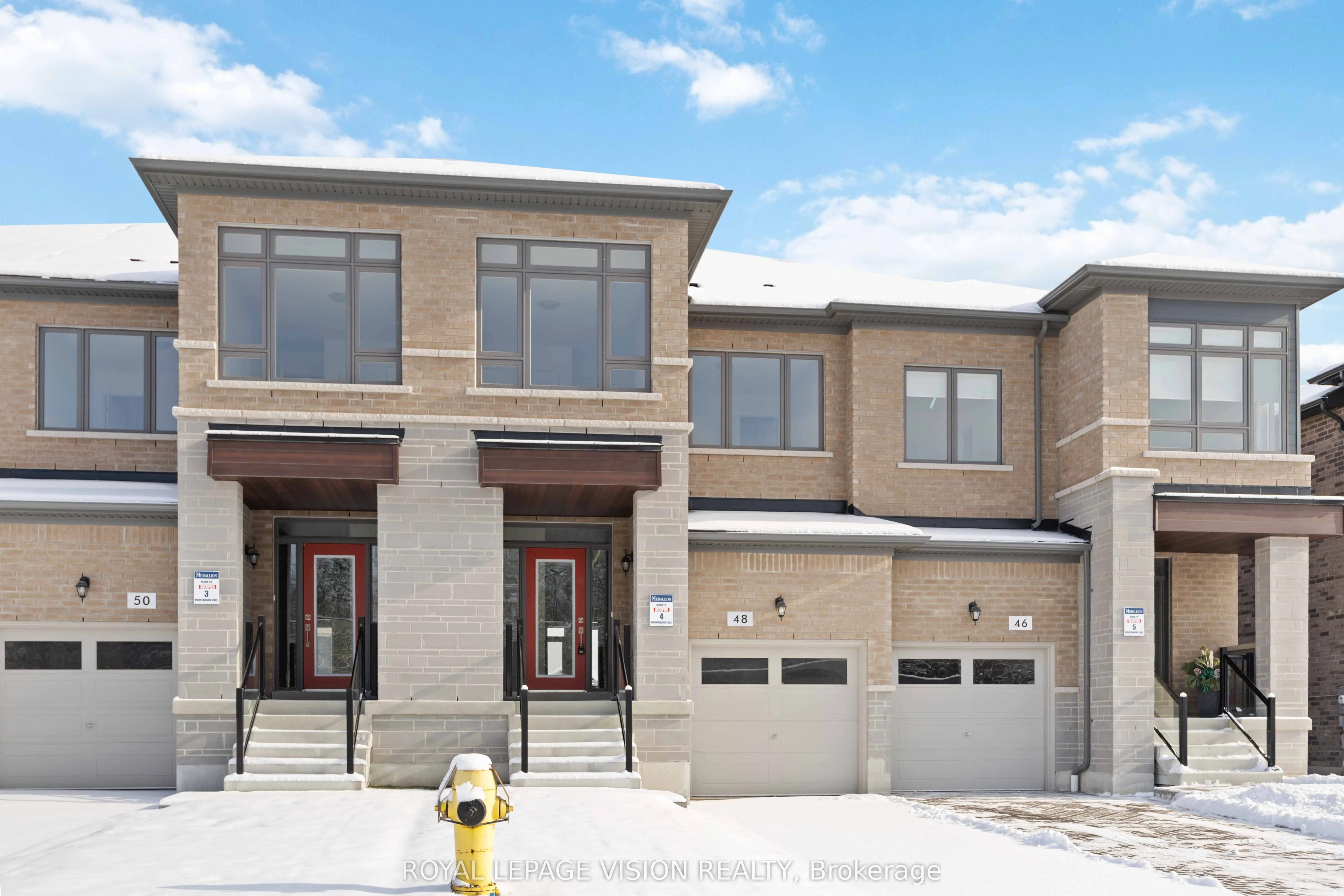 48 Mountainside Crescent