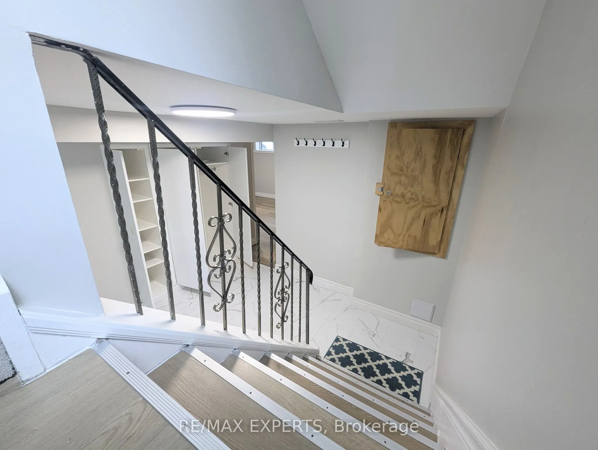 42 Mossbank Drive #LOWER