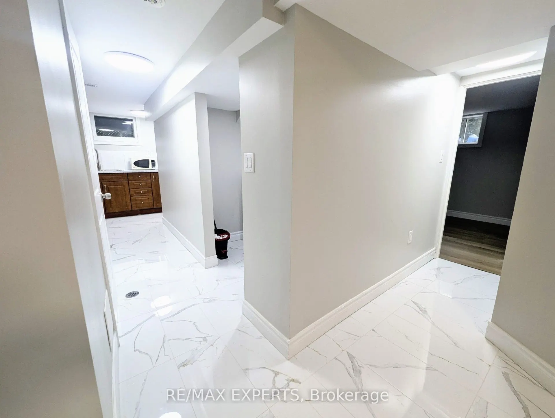 42 Mossbank Drive #LOWER