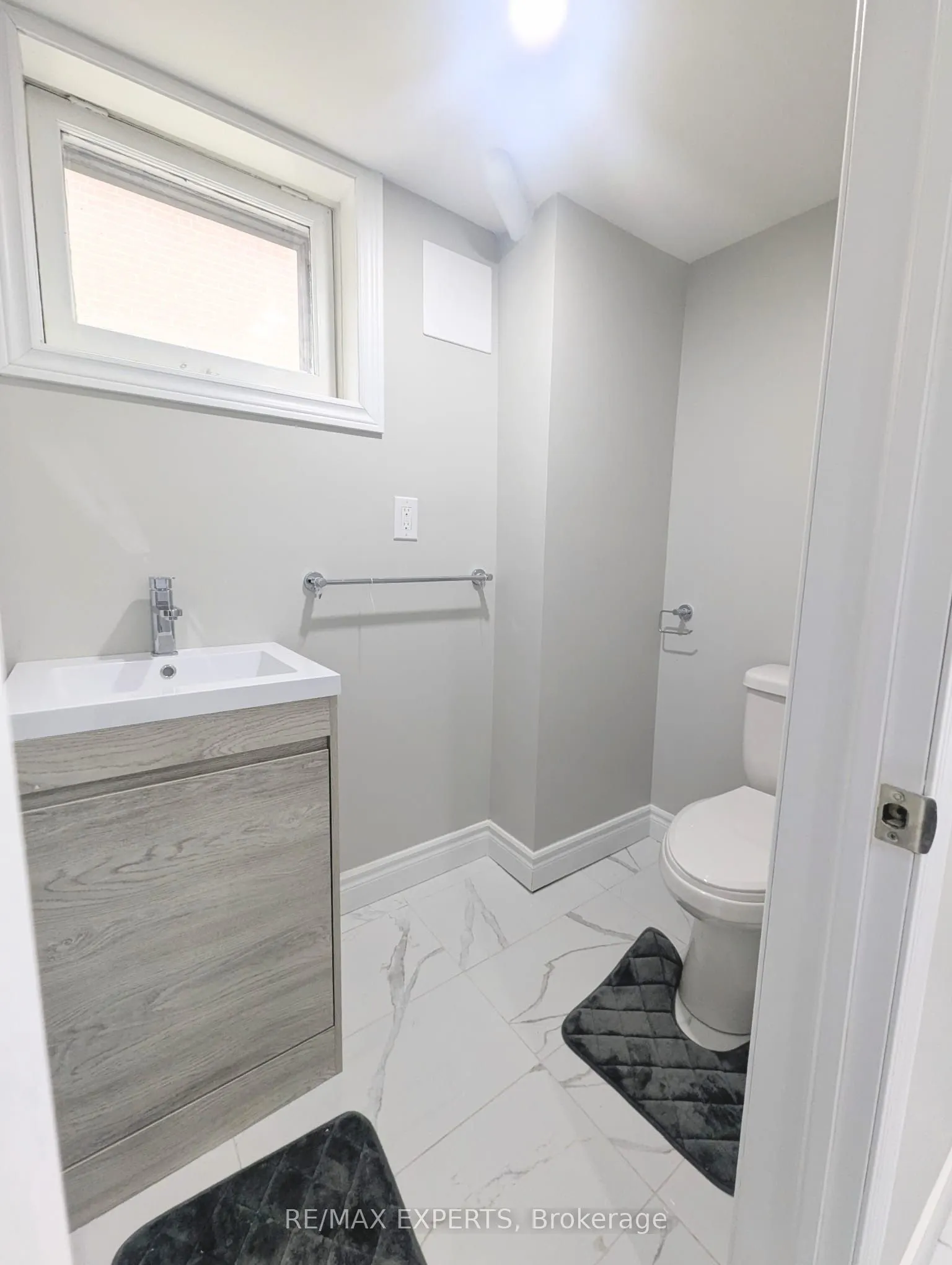 42 Mossbank Drive #LOWER