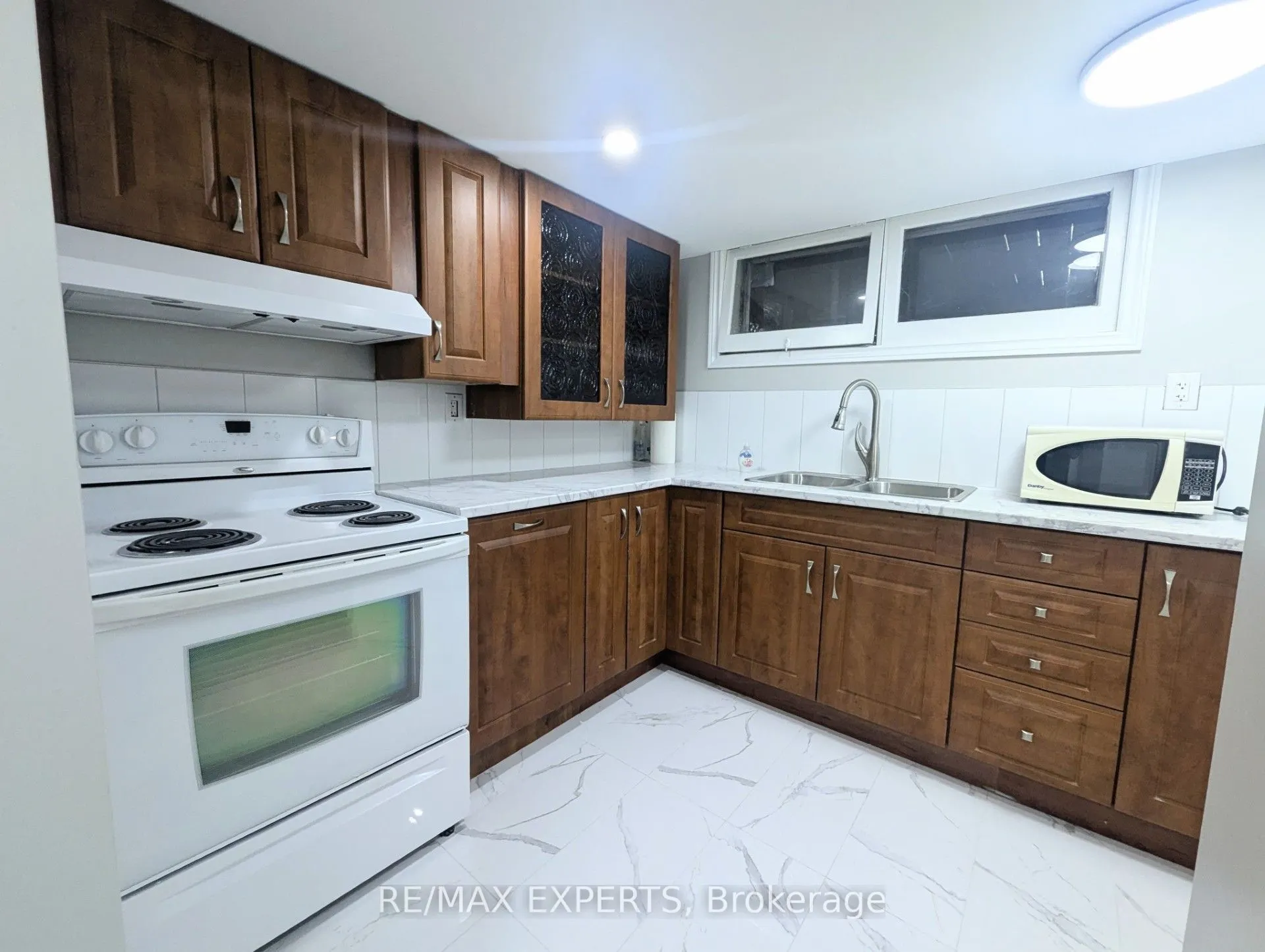 42 Mossbank Drive #LOWER