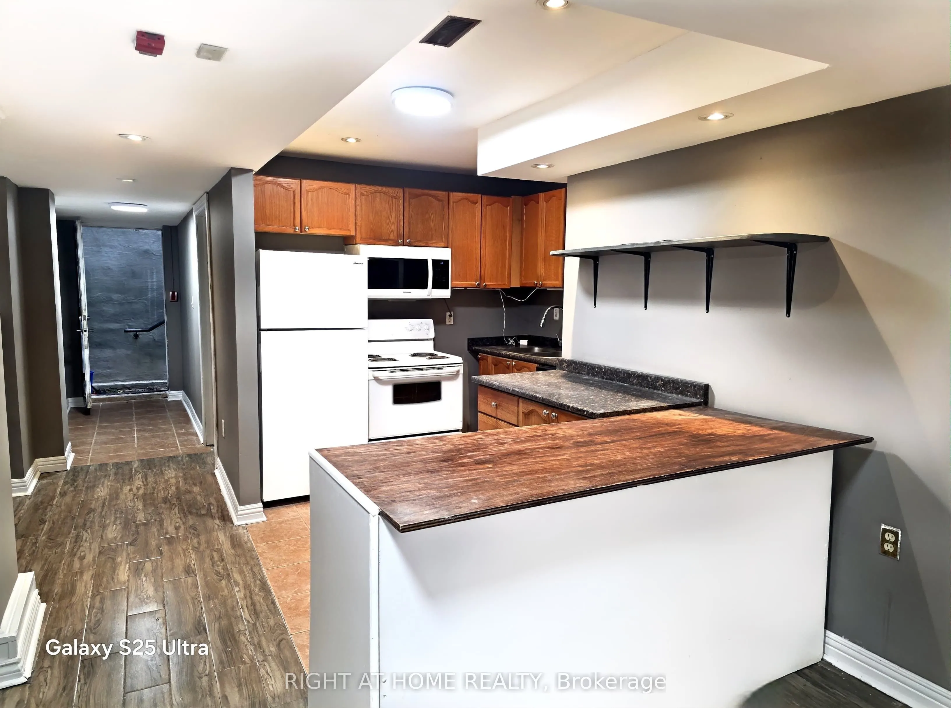 1715 Rossland Road E #Basement