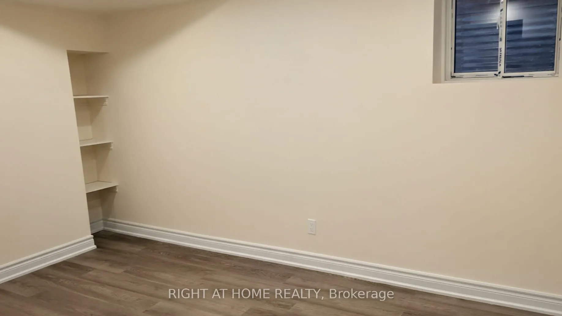8 Mantell Crescent #Bsmt