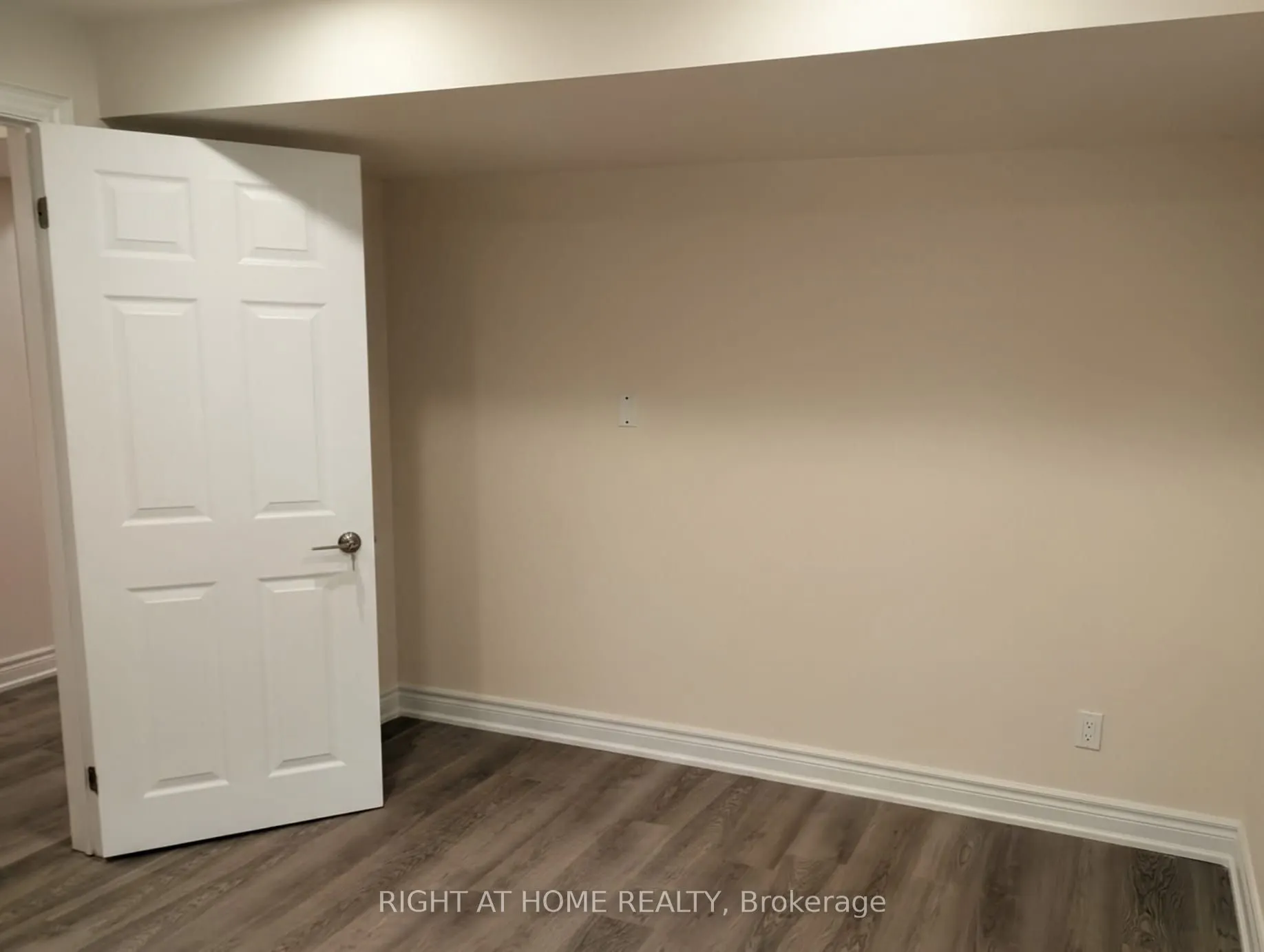 8 Mantell Crescent #Bsmt