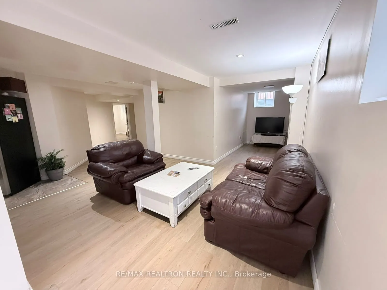 152 Elizabeth Street #Basement
