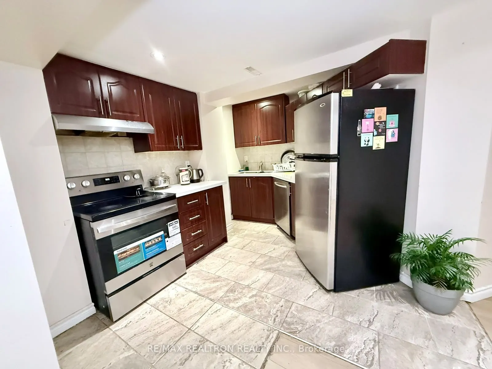 152 Elizabeth Street #Basement