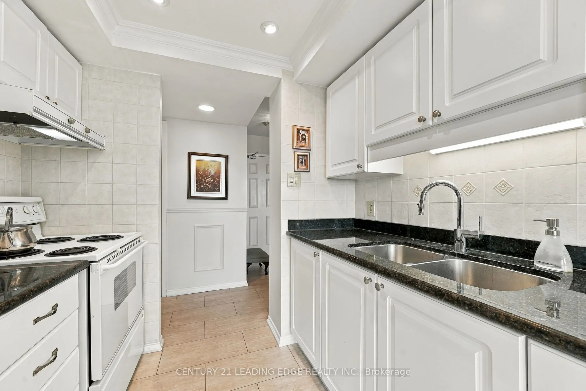 360 Watson Street W #611