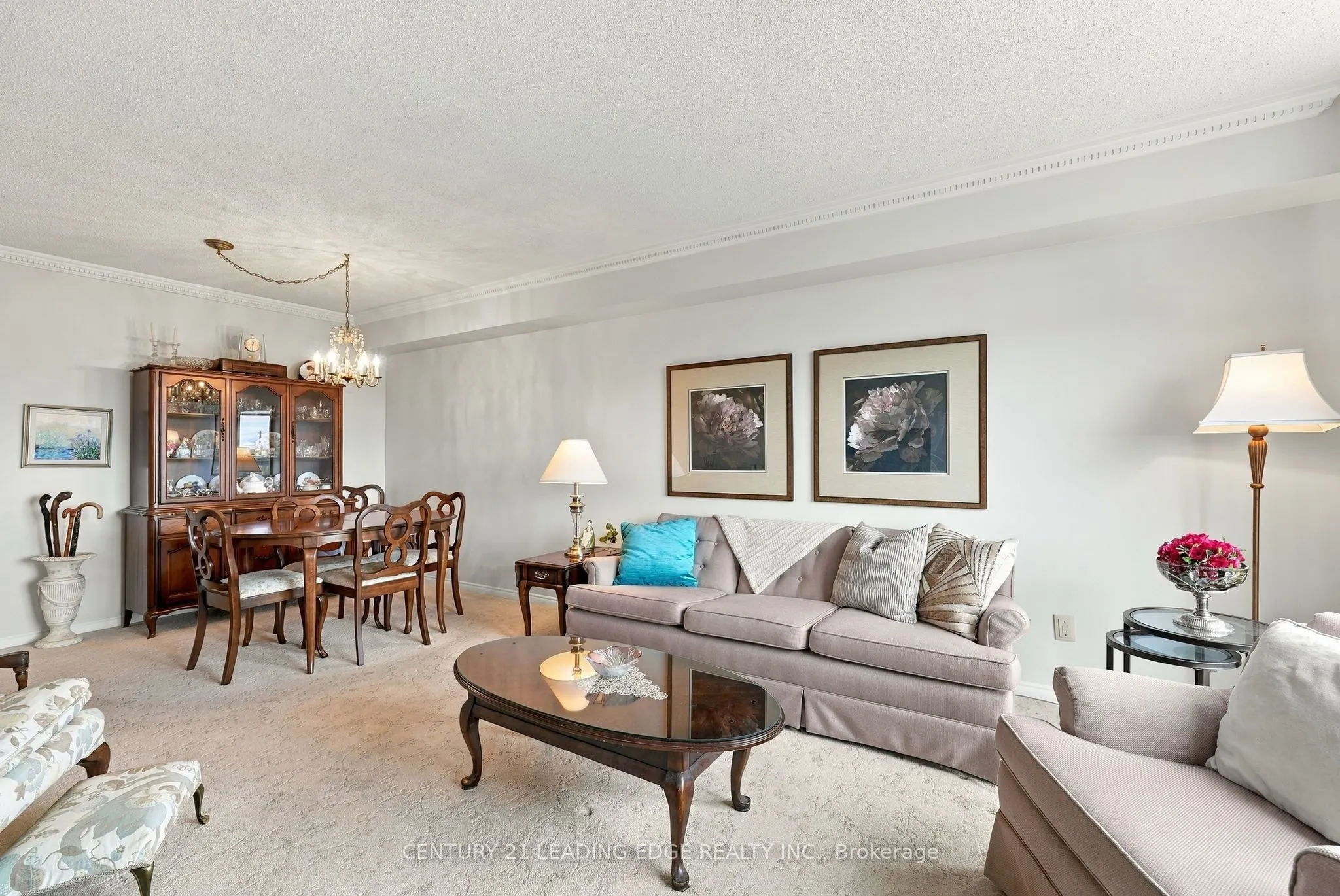 360 Watson Street W #611