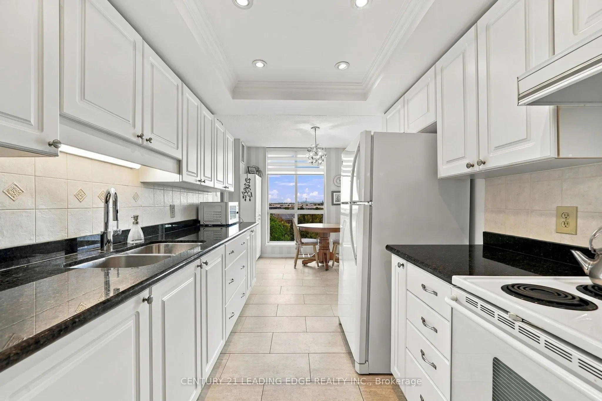 360 Watson Street W #611
