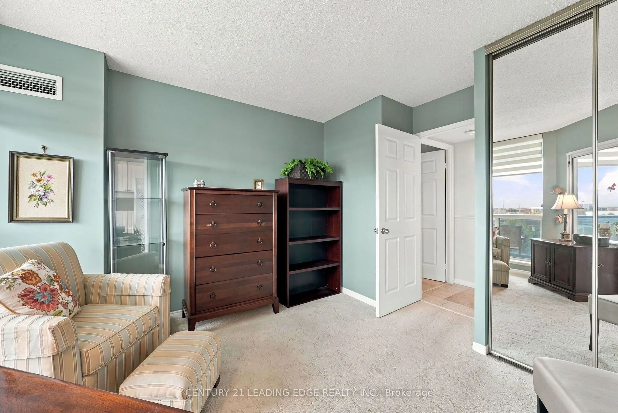 360 Watson Street W #611